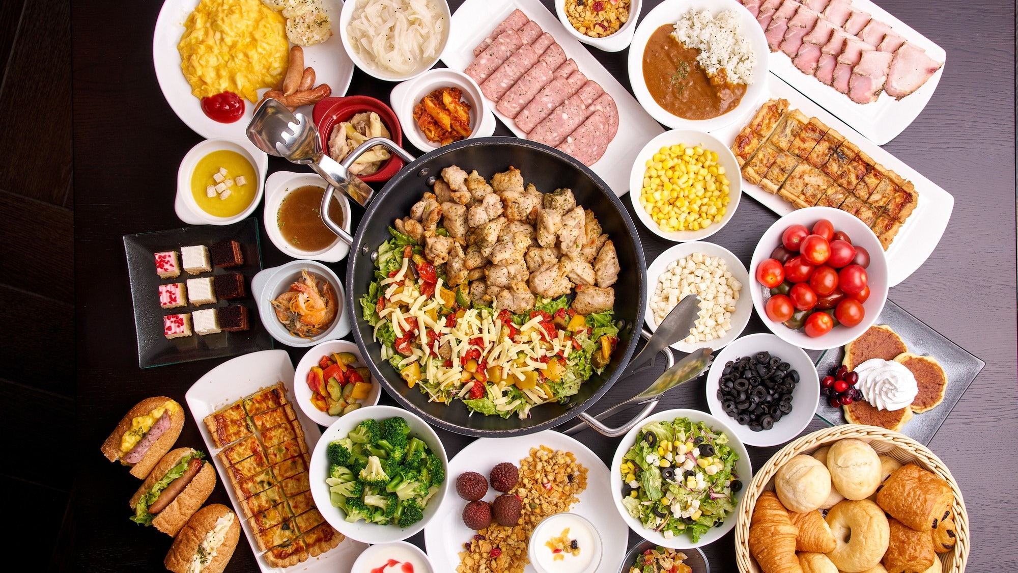 [Western breakfast buffet]