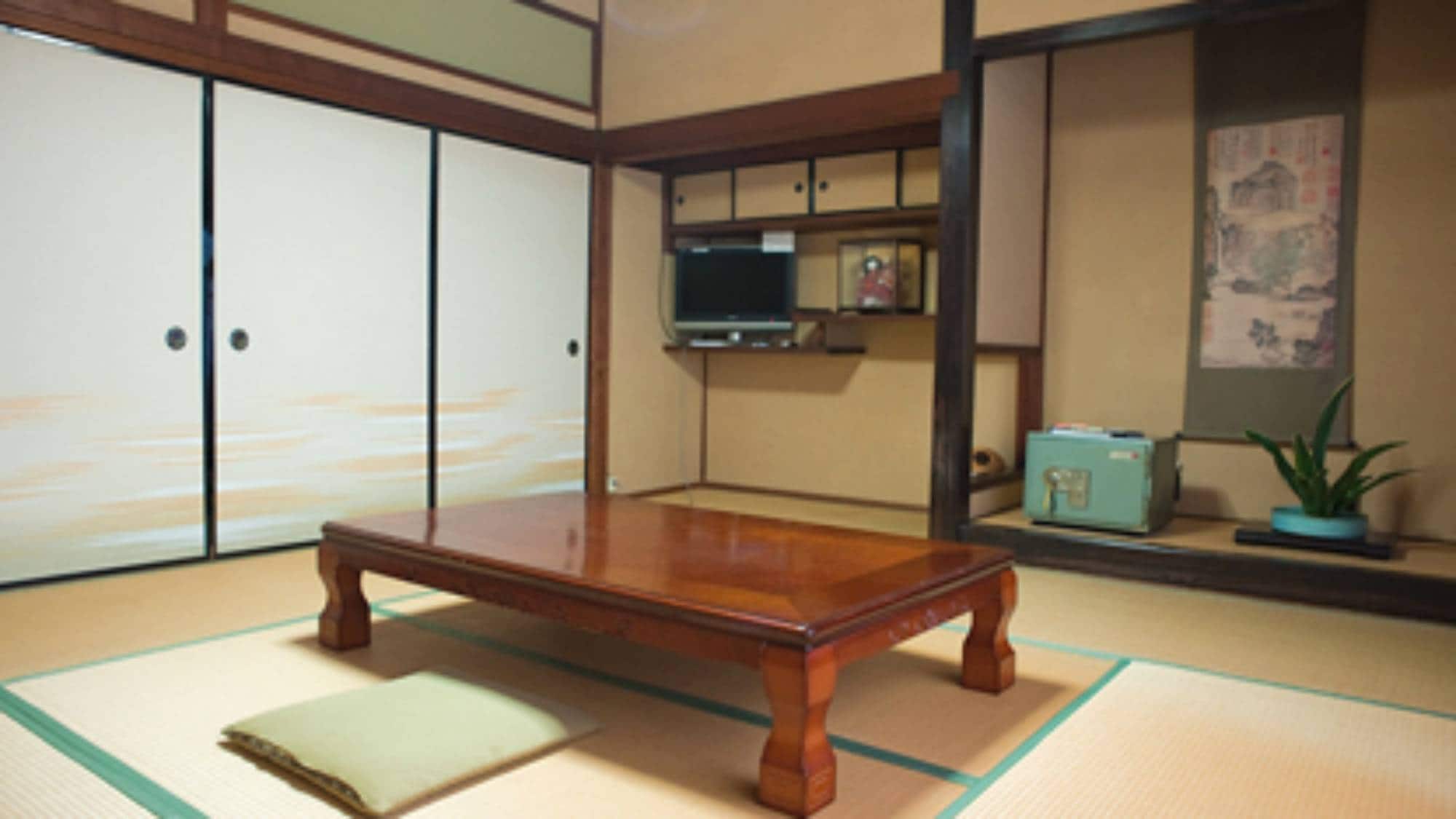 ・ [Japanese-style room 8 tatami mats] Please spend a relaxing time in a spacious Japanese-style room where you can relax on tatami mats.