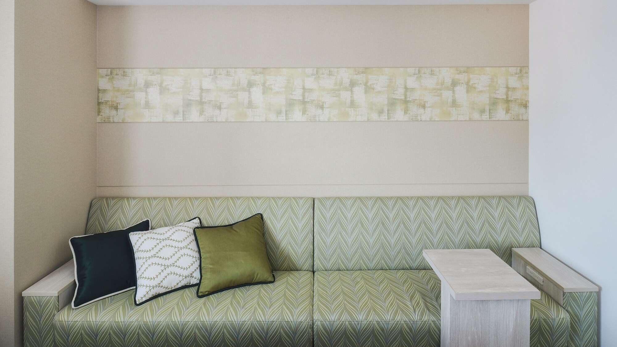 [Superior Twin (Room 15)] Equipped with a sofa. You can spend a relaxing time here.