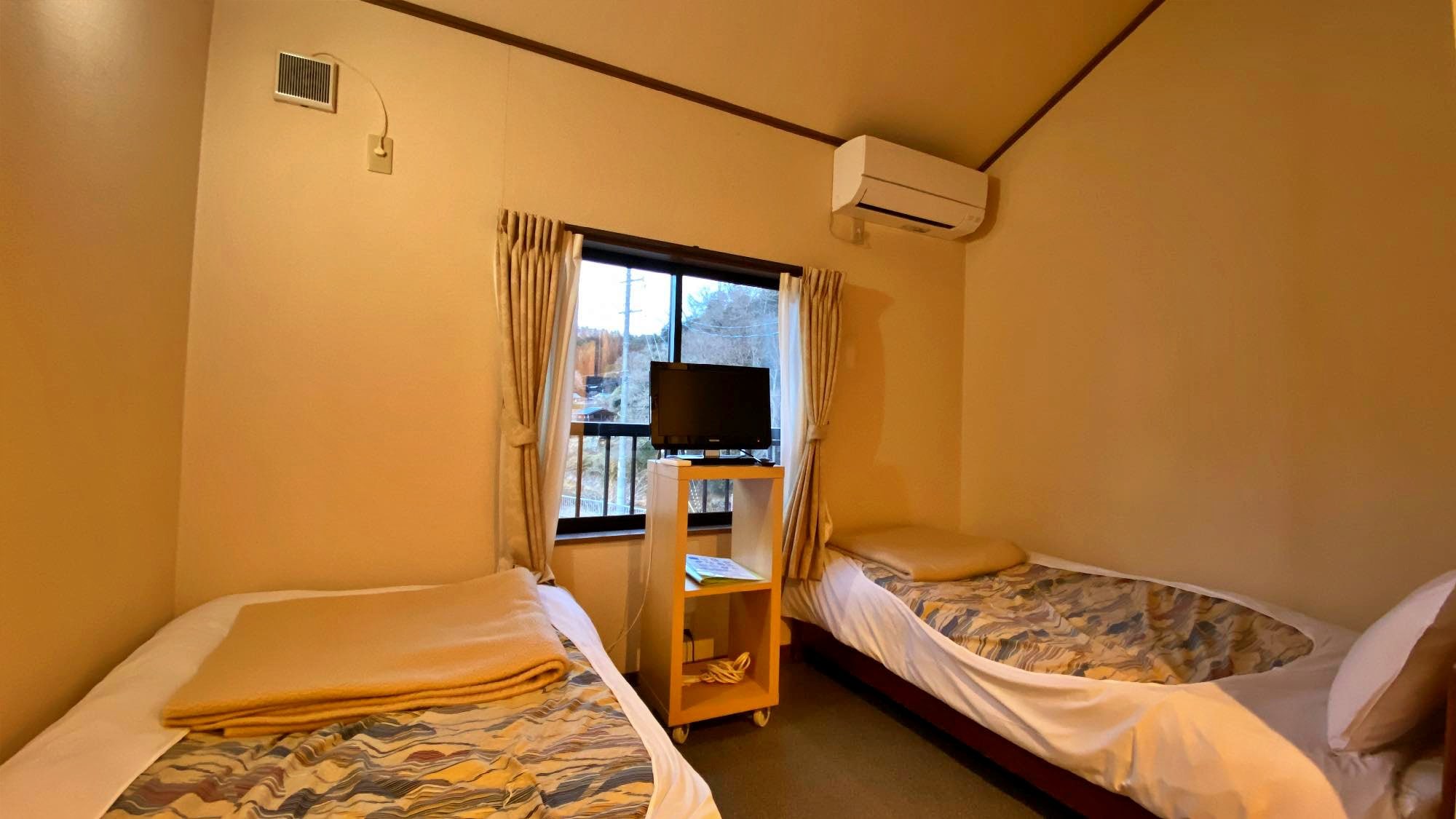 Twin room | Bath and toilet included | Loft included | Wi-Fi available