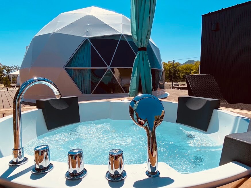 Daytime image of a jacuzzi