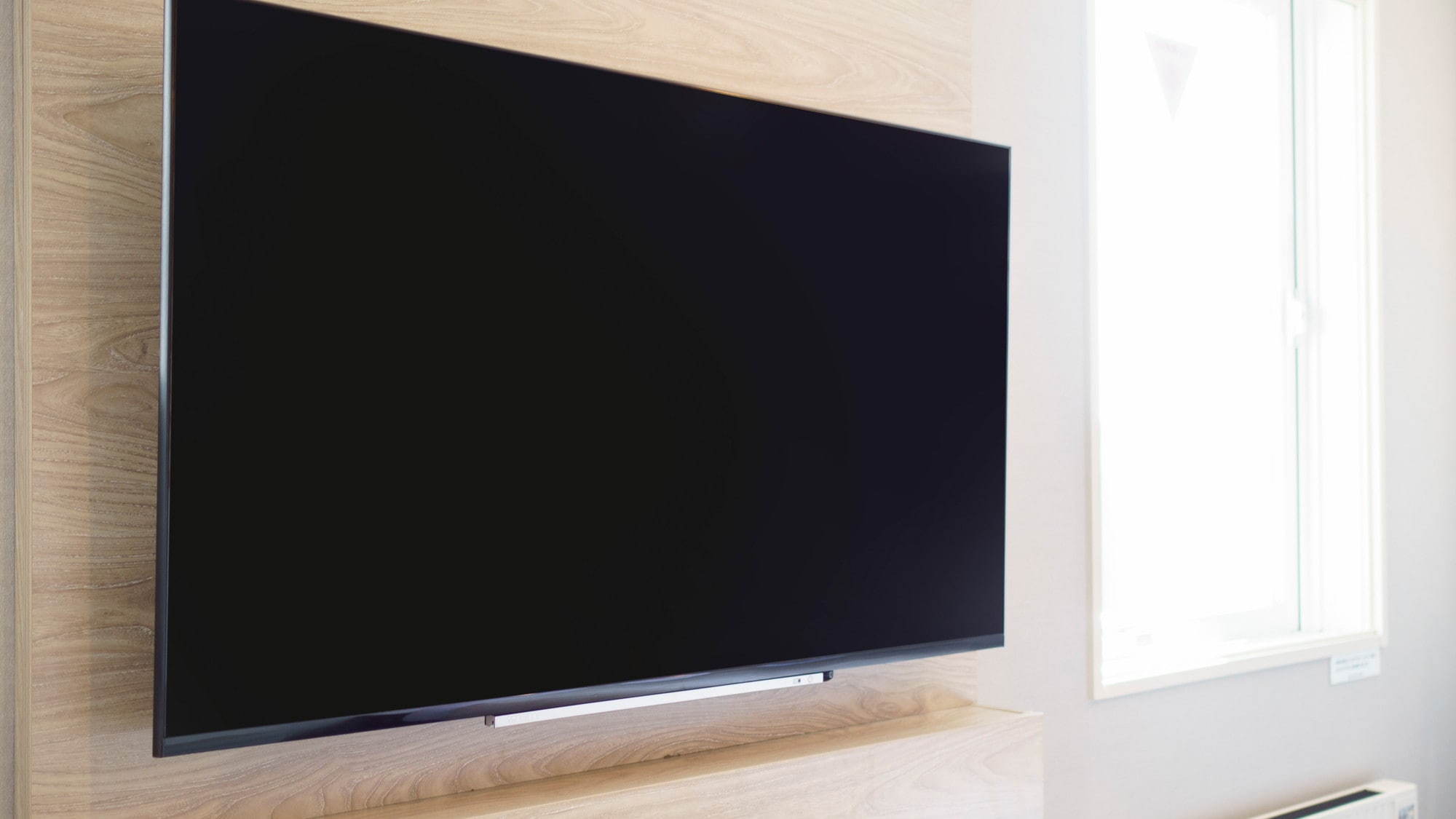 TV mudah terlihat dari tempat tidur