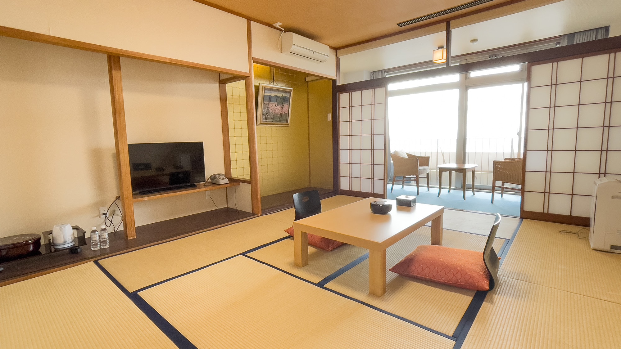 Standard Japanese-style room facing the sea