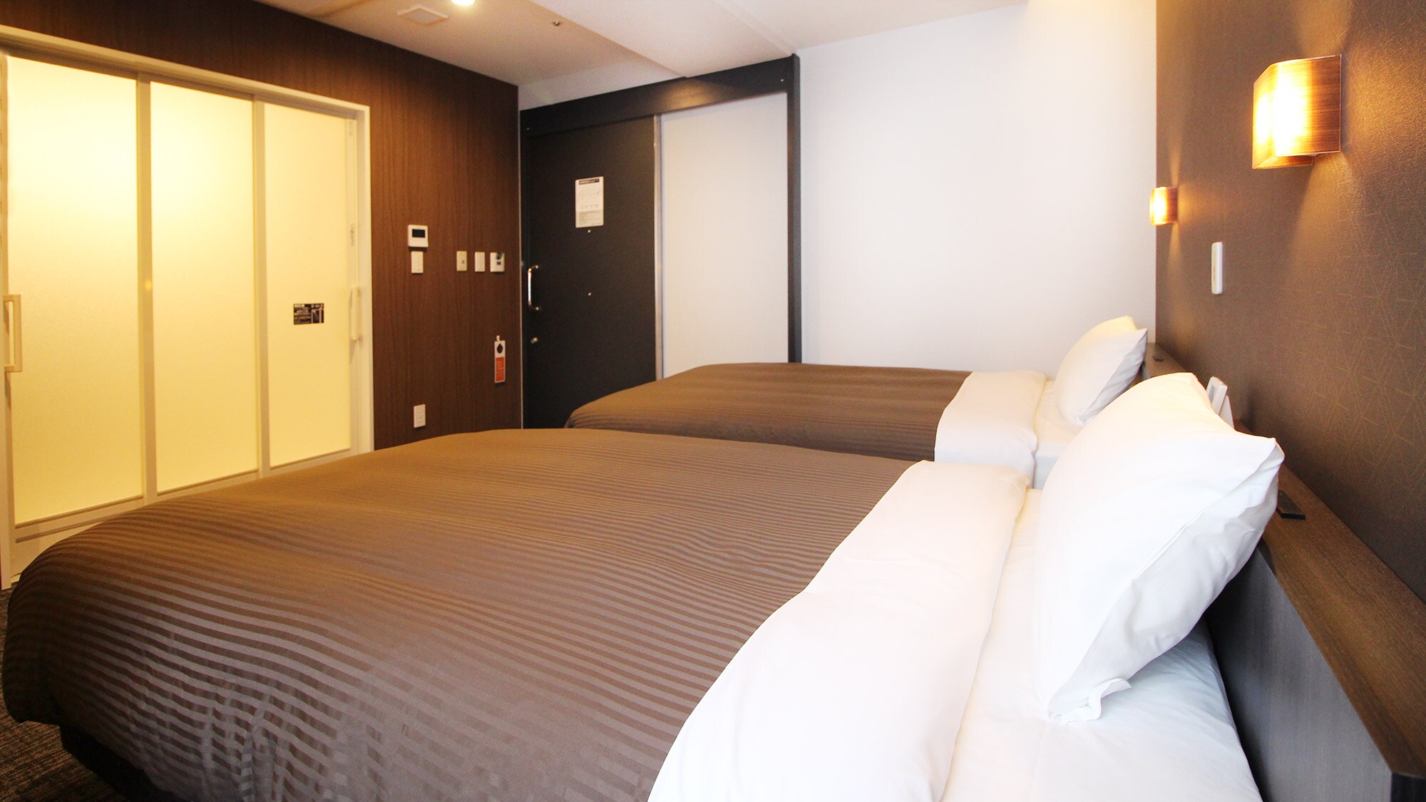 *Twin room [2 120cm wide beds]