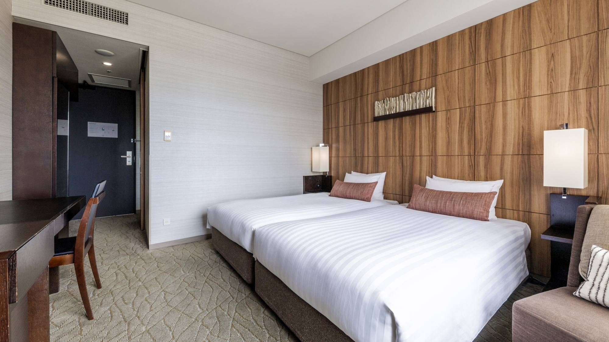 [Sakurajima-side twin room 23.4m²/bed width 110cm] Make the most of the warm tropical sunshine.