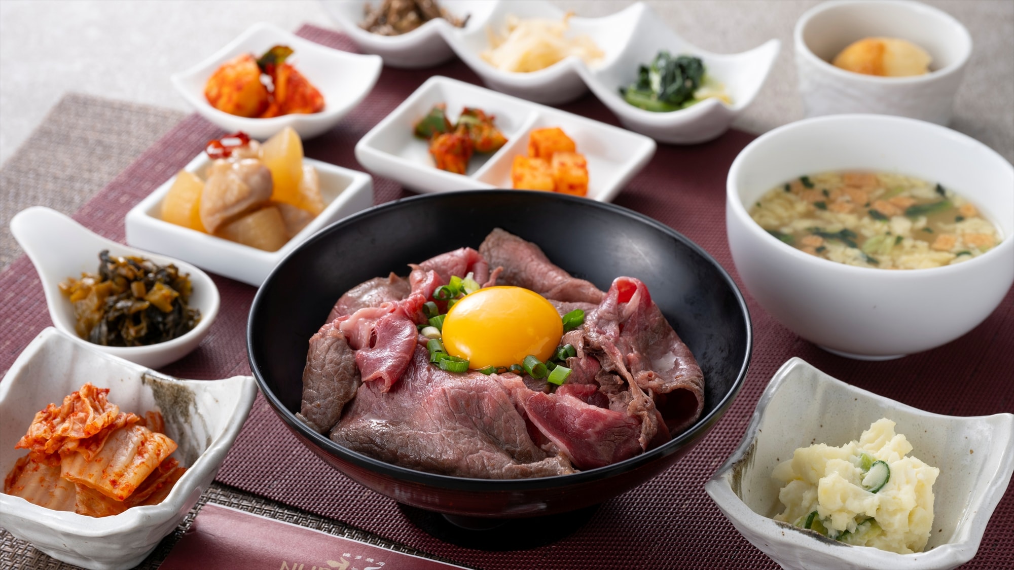 [Breakfast] A popular beef bowl made with luxurious Japanese Black Wagyu beef. It pairs perfectly with our special sauce.