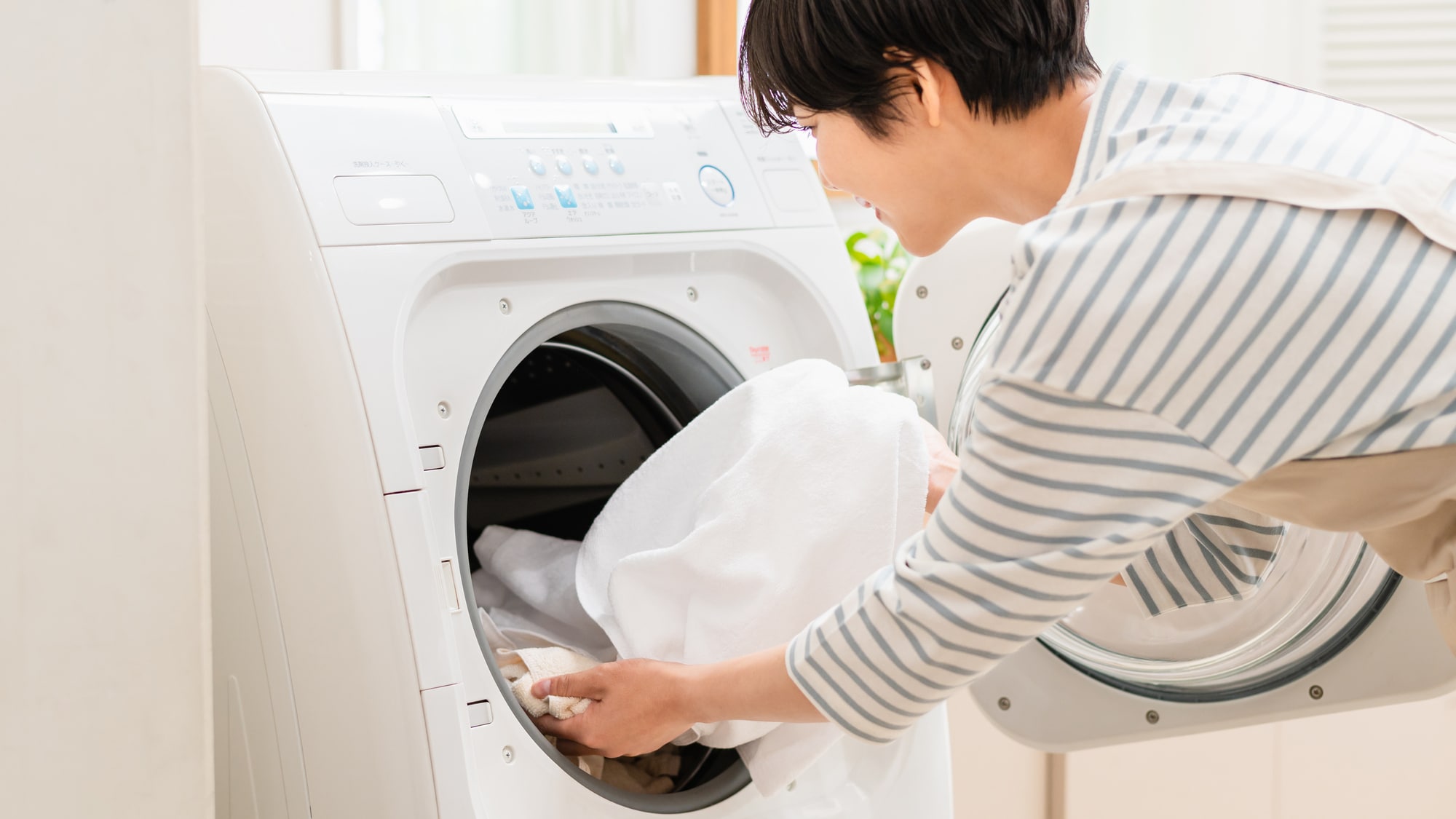 Mesin cuci otomatis penuh dengan pengering