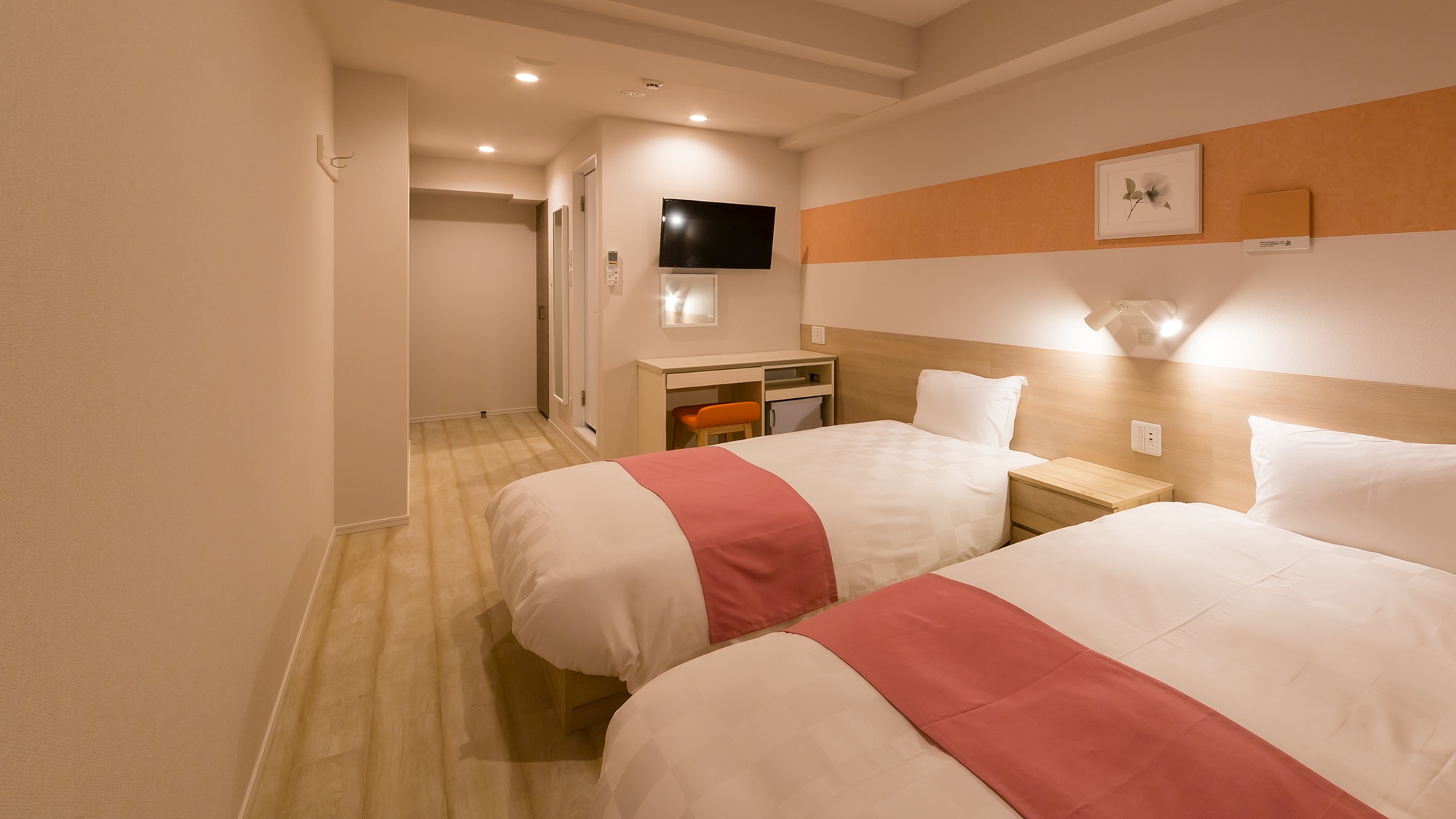 【트윈:Twin Room】흰색을 기조로 한 청결감 감도는 세련된 객실입니다.