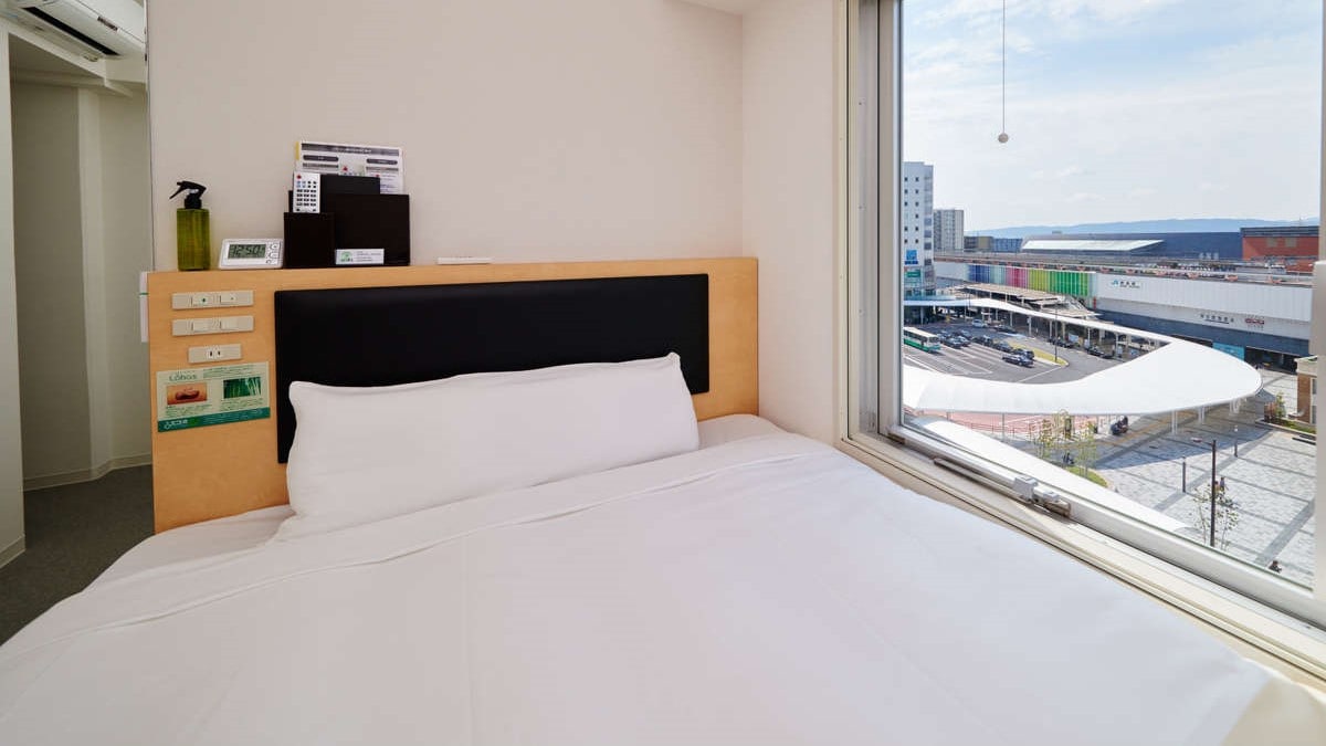 您可以在寬敞的床上放鬆身心。