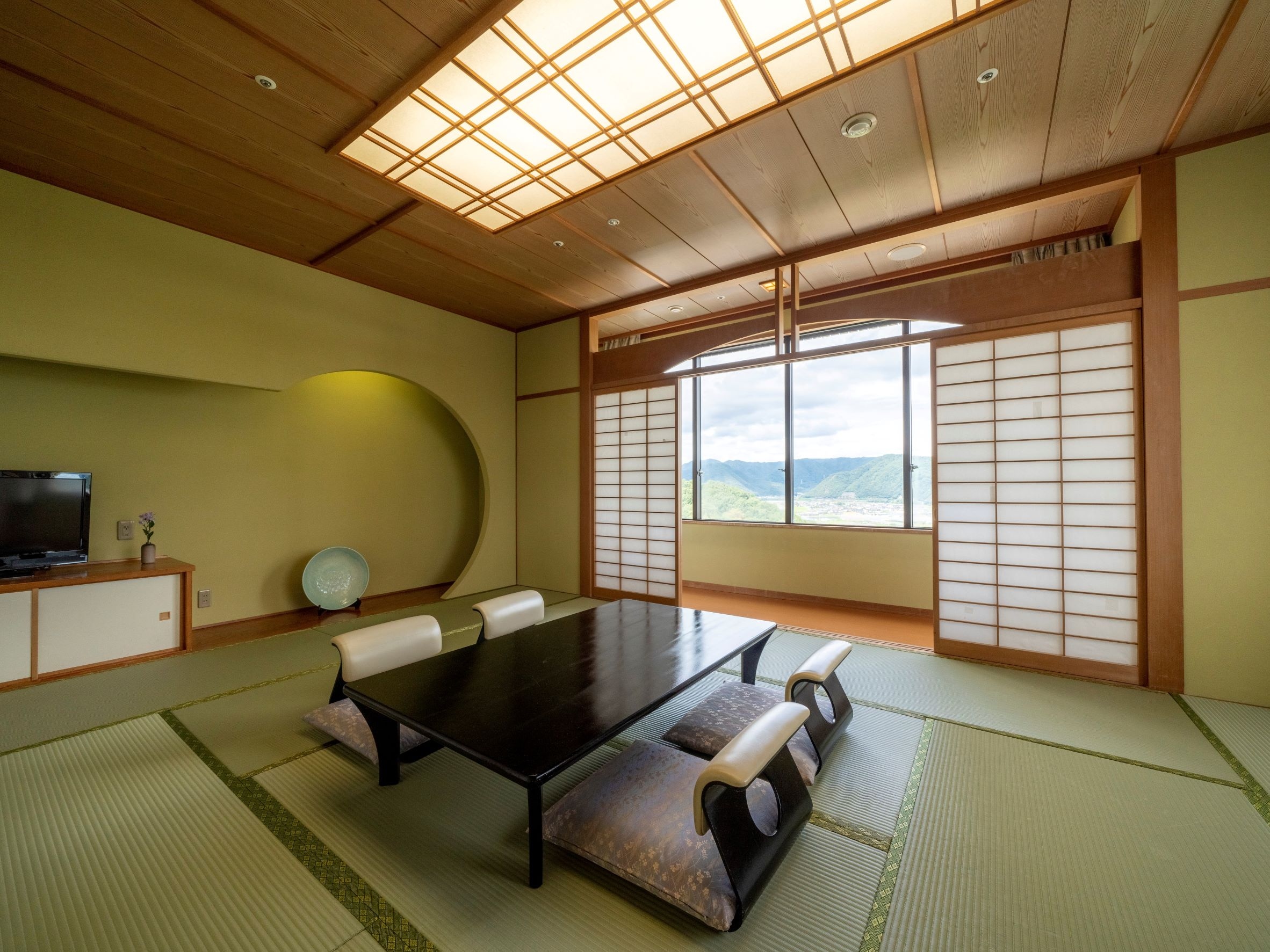 Japanese-style room (12 tatami mats) [Non-smoking]