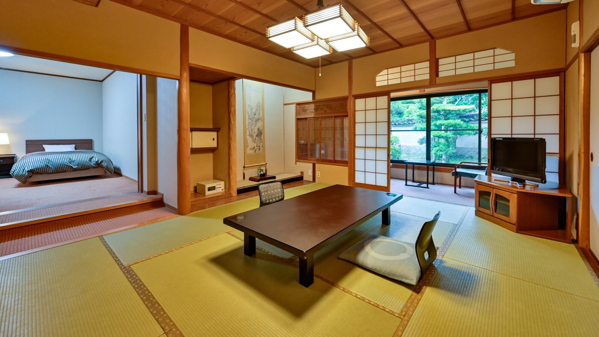 Tsuki (ruangan bergaya Jepang-Barat) Sisi taman Jepang