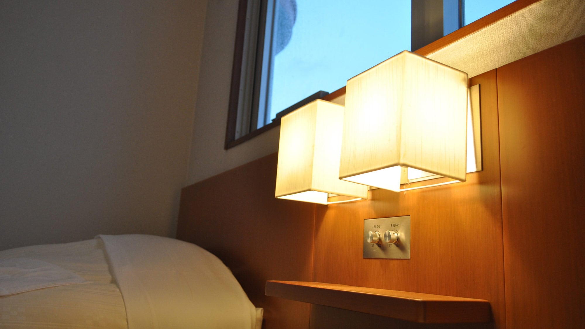 [Guest room lamp] Warm lights will heal the tiredness of your trip.