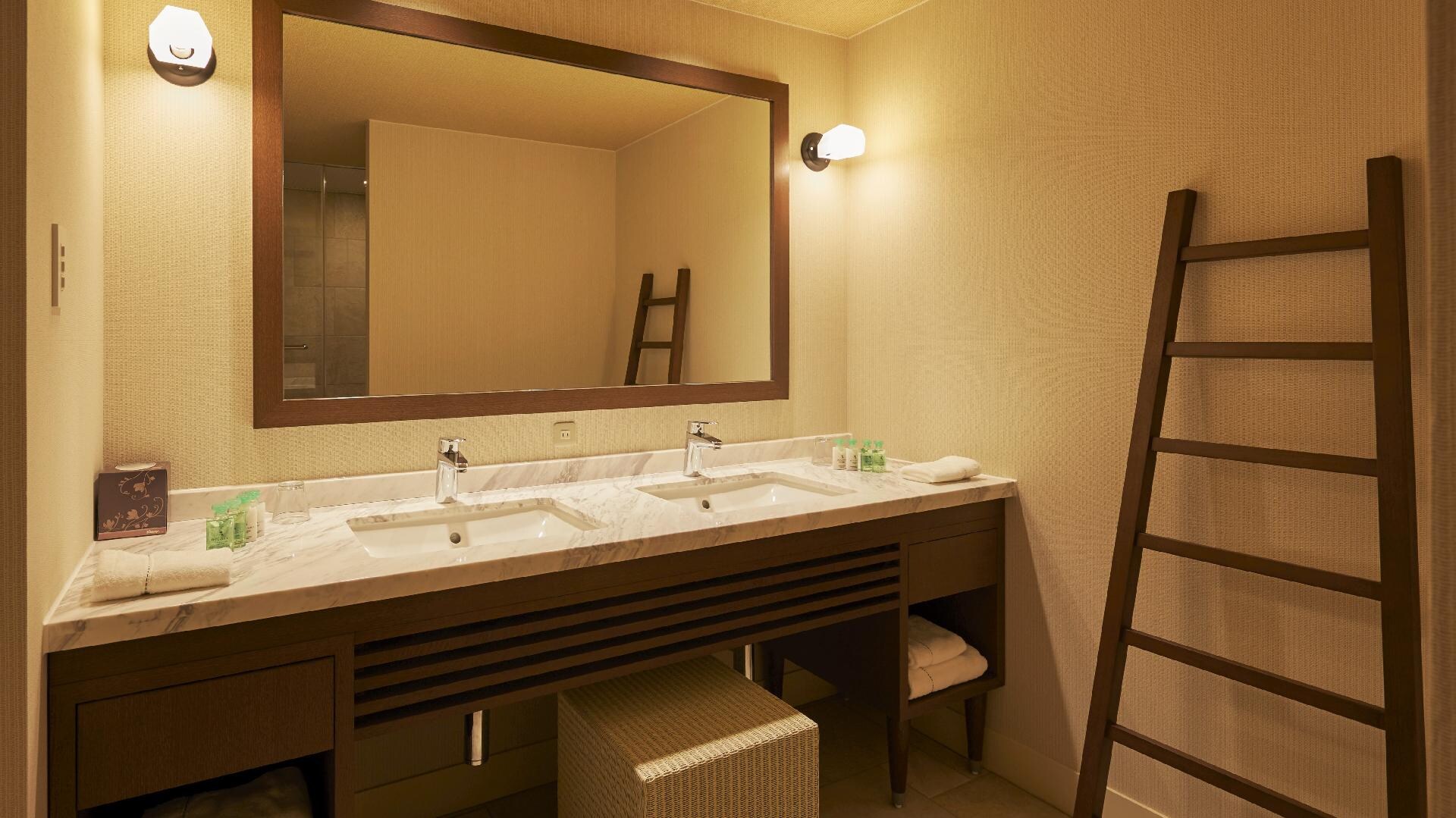 Ocean view lanai suite washroom