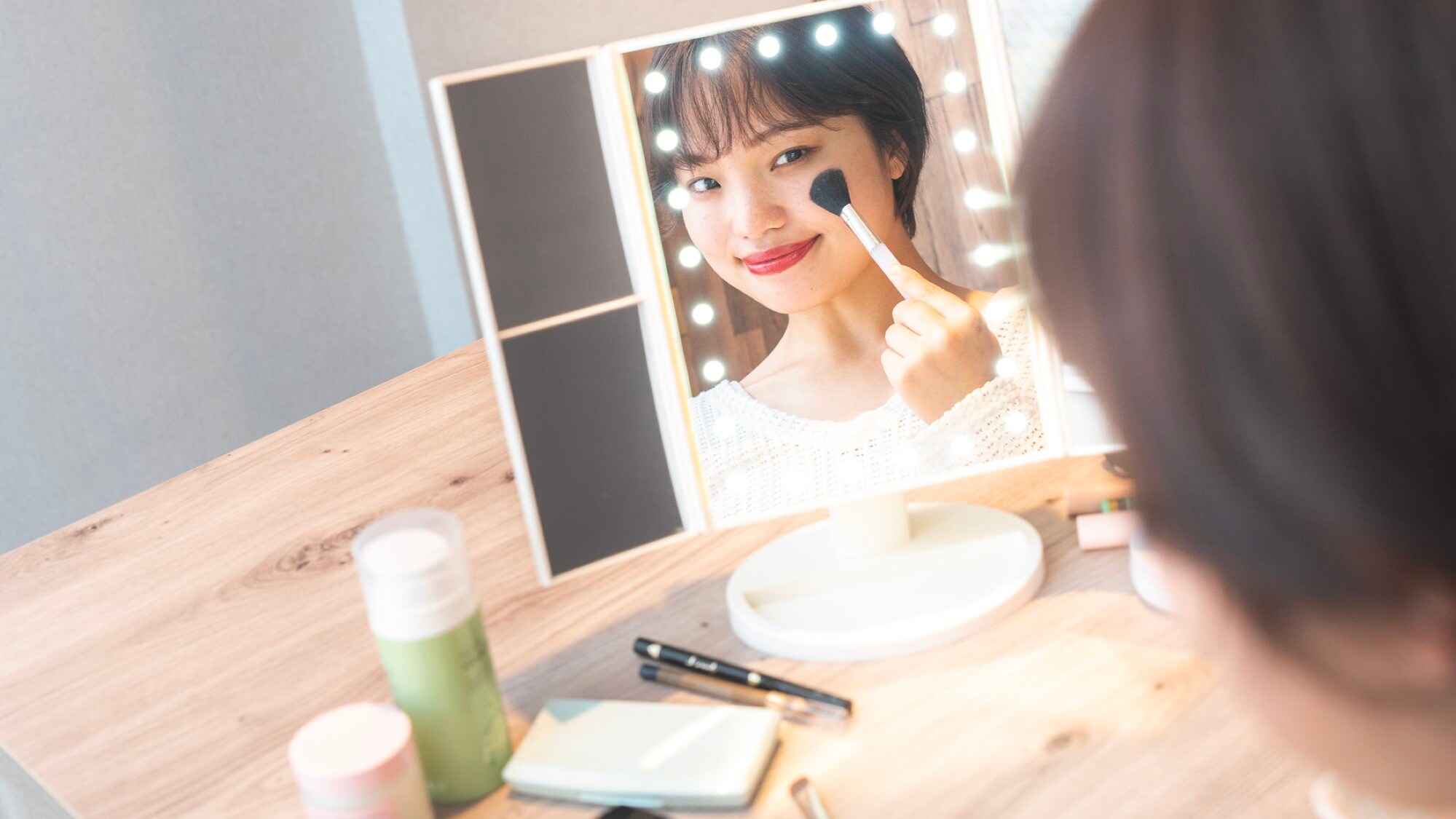메이크업이 쉬운 '여배우 미러'