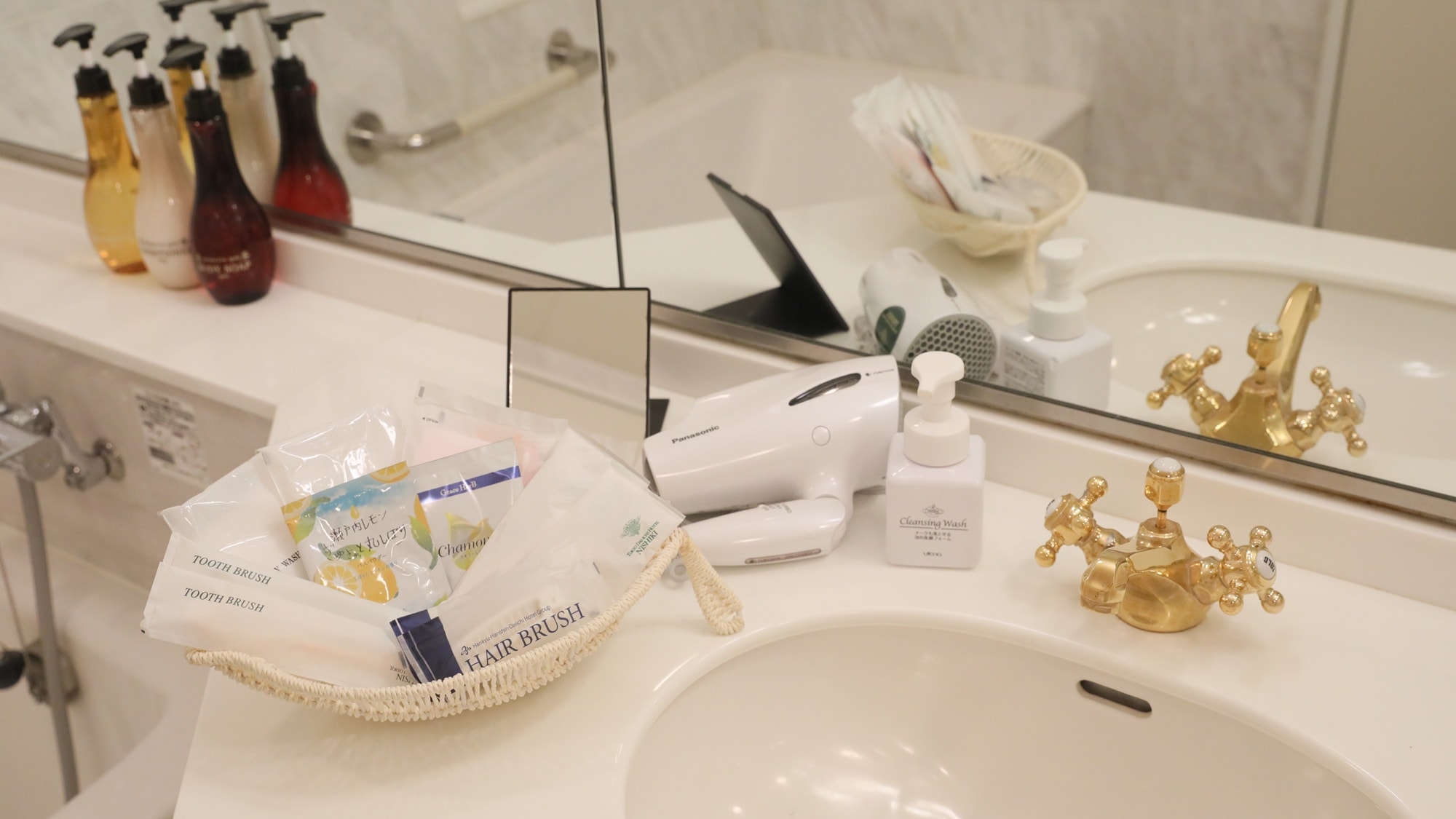 Executive twin bath amenities example