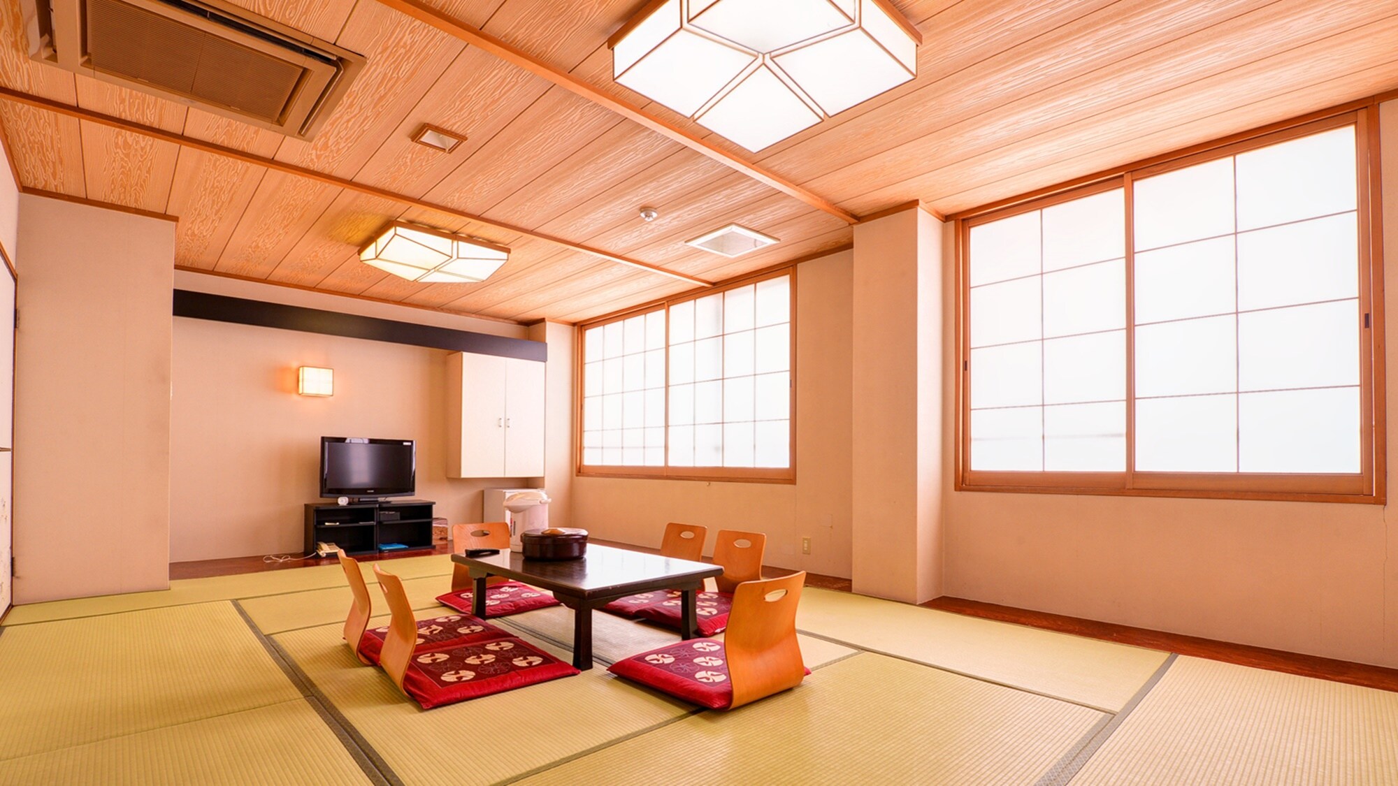 *12 tatami Japanese-style room (example of guest room)