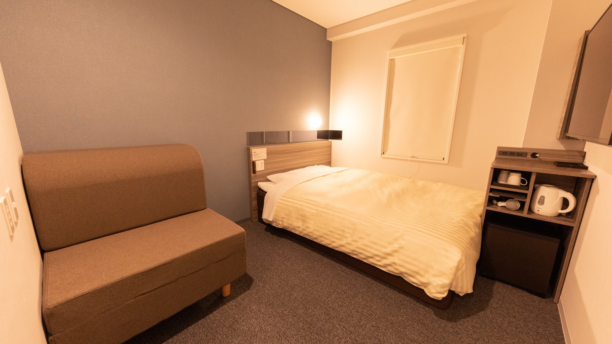 Một căn phòng hơi tối sẽ giúp bạn dễ ngủ hơn.