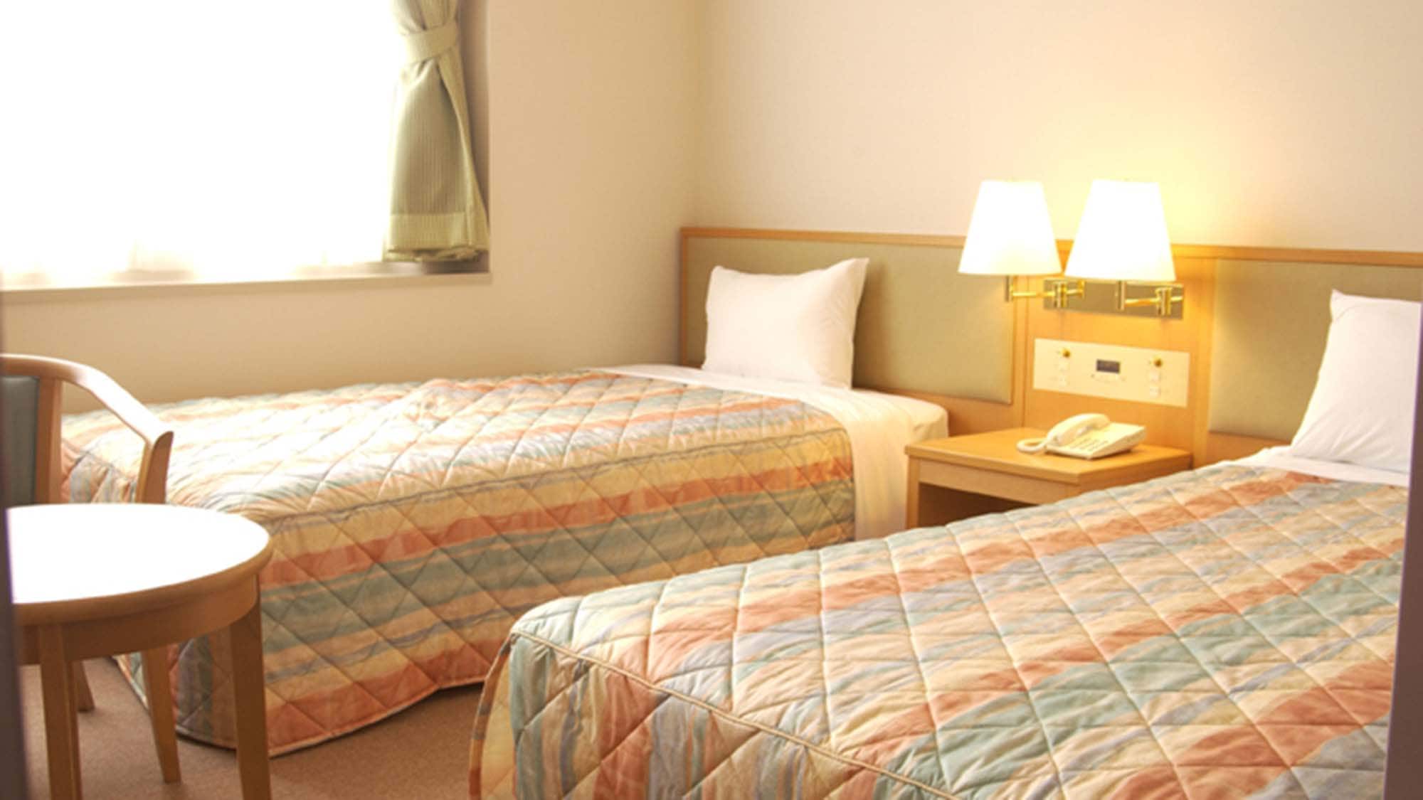 ・所有西式客房均为双床房，床尺寸为半双人床，您可以放松身心。