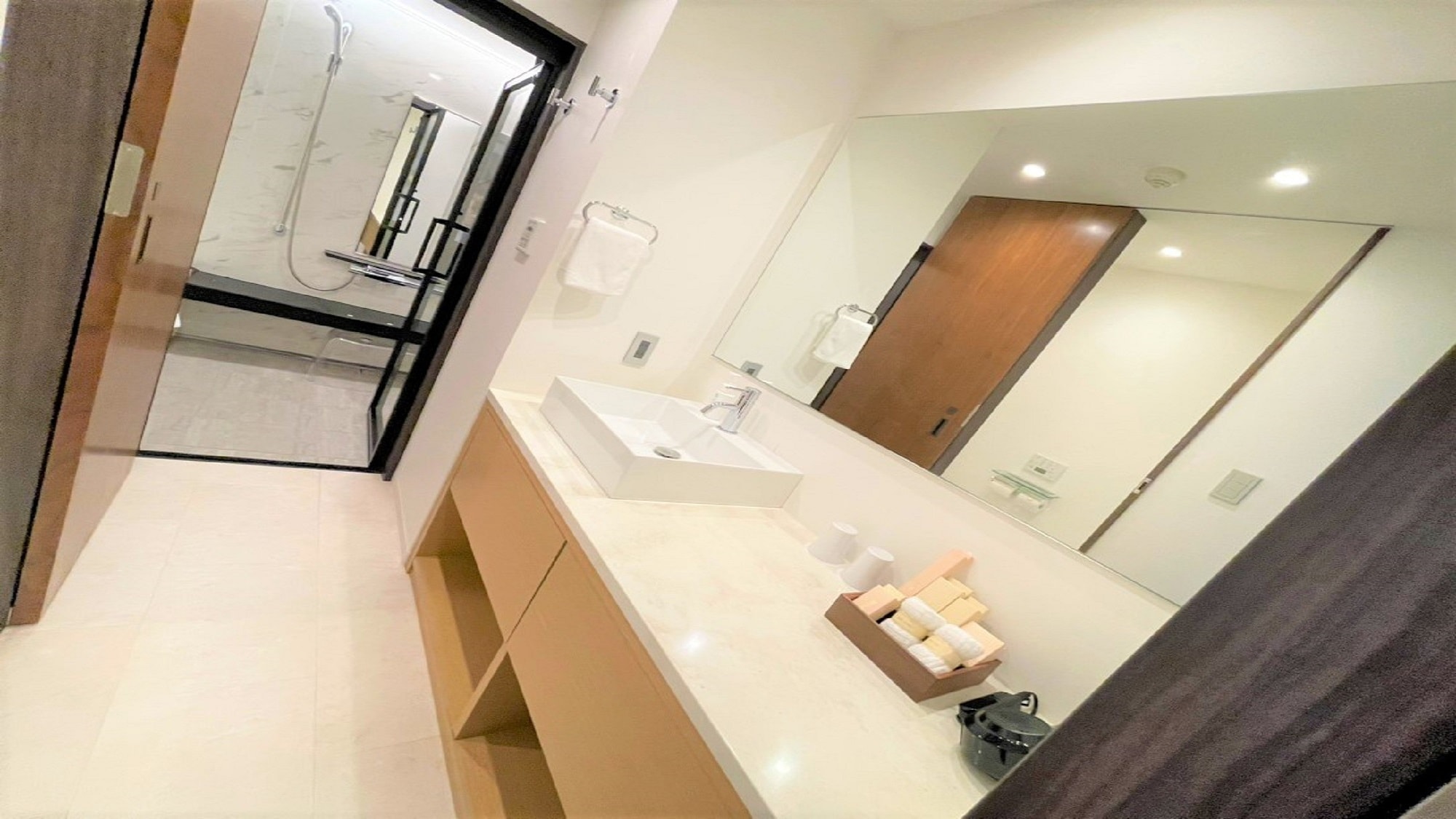 Comfort Twin Bathroom