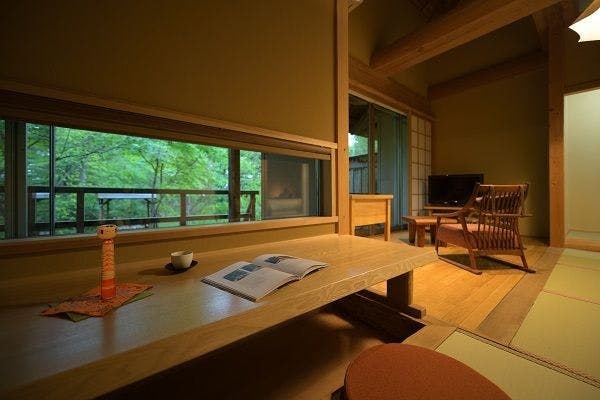 Separated "Tsumegusa" with a semi-open-air bath