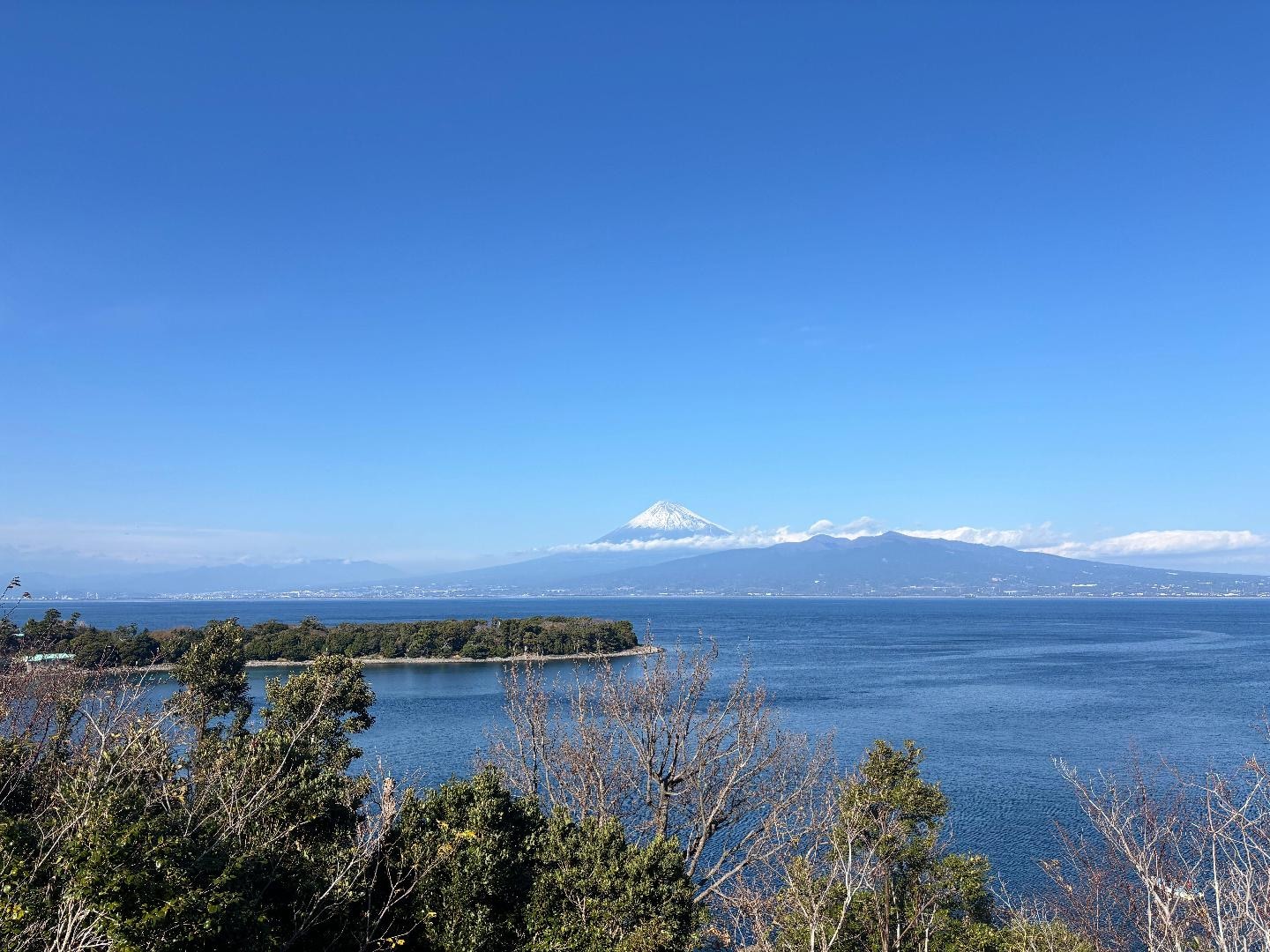 從大瀨崎眺望富士山，景色壯麗。