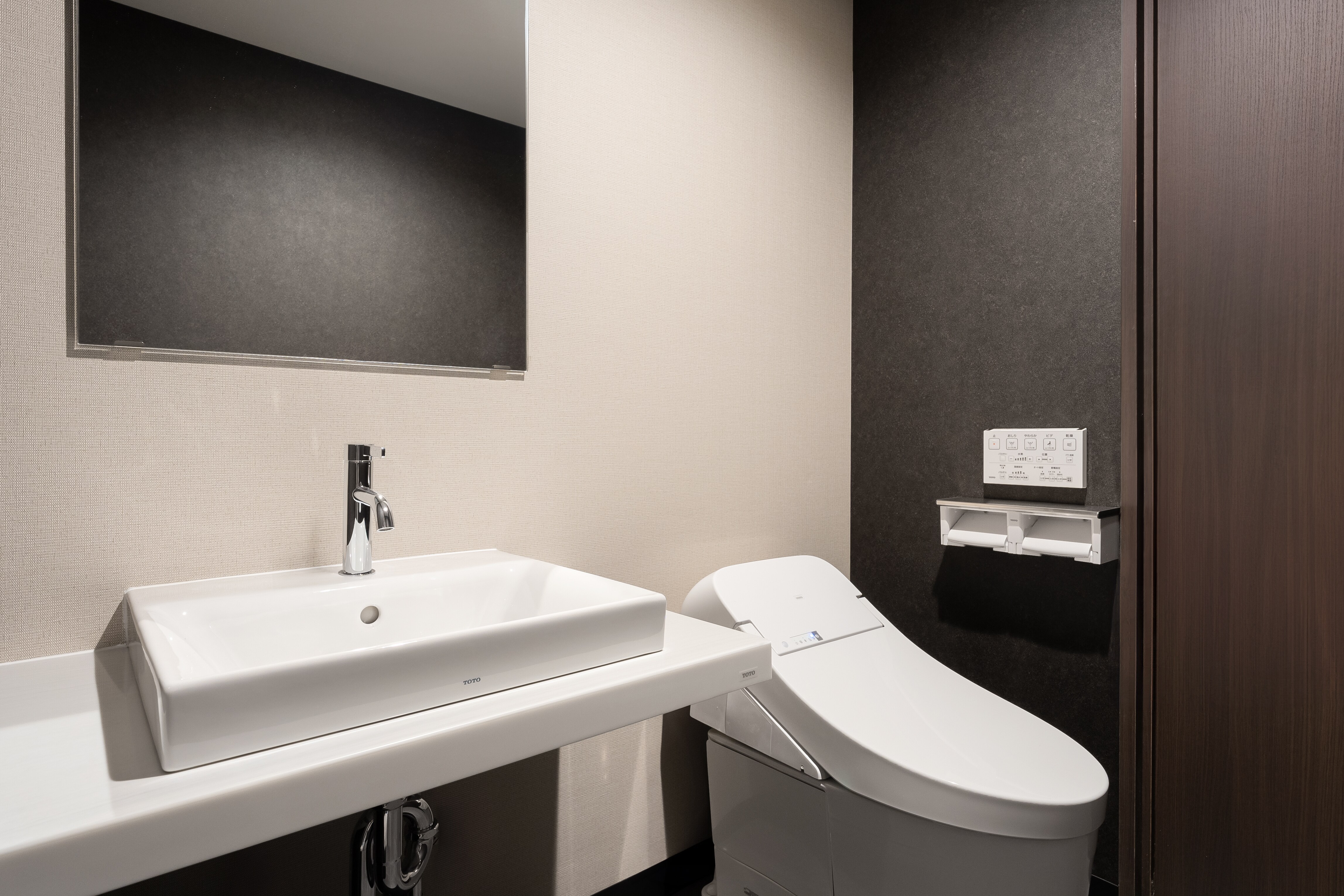 Deluxe Twin Room with 2 Bathrooms