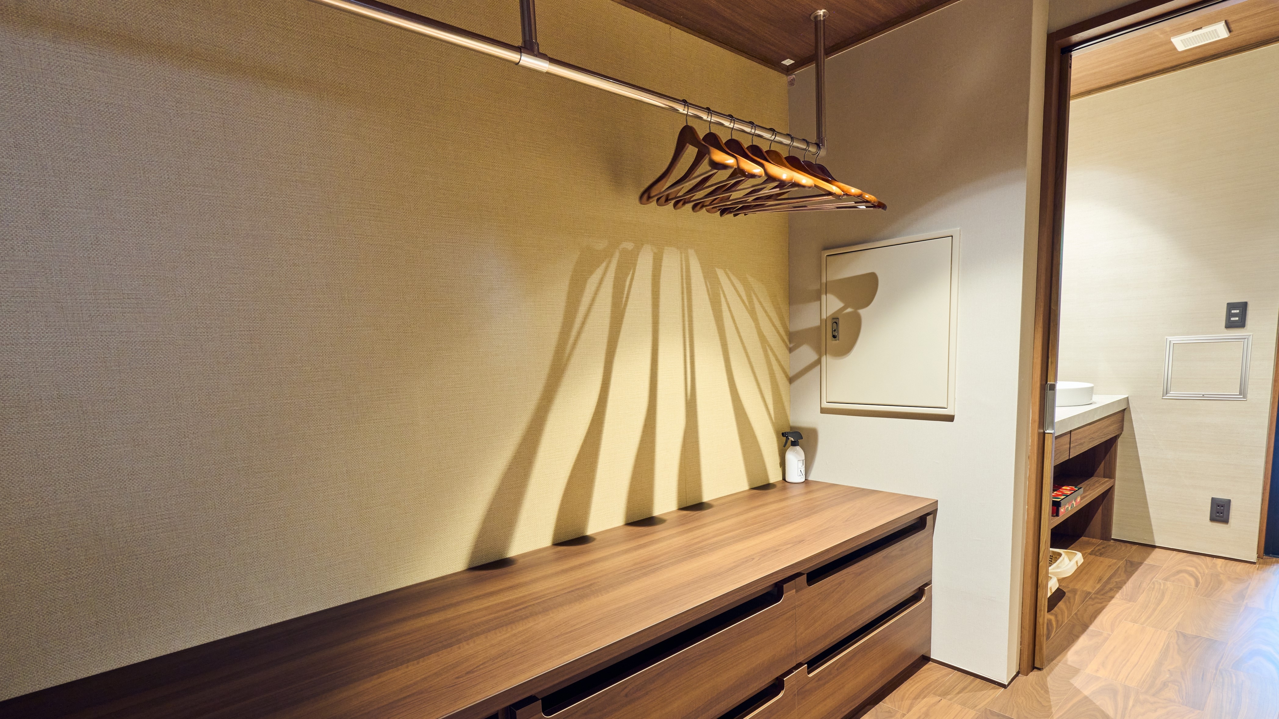 Japanese-Western style room with open-air stone bath [Yamaoki] Closet