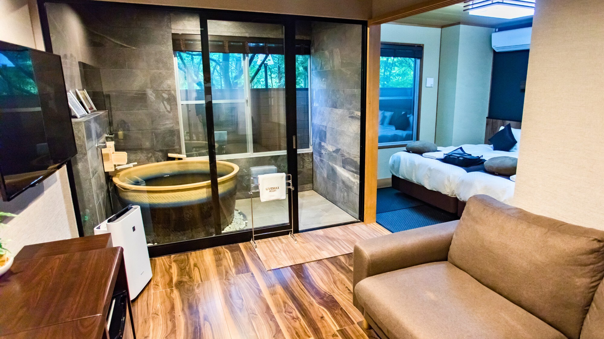 [Premium Western-style room] 43 square meters