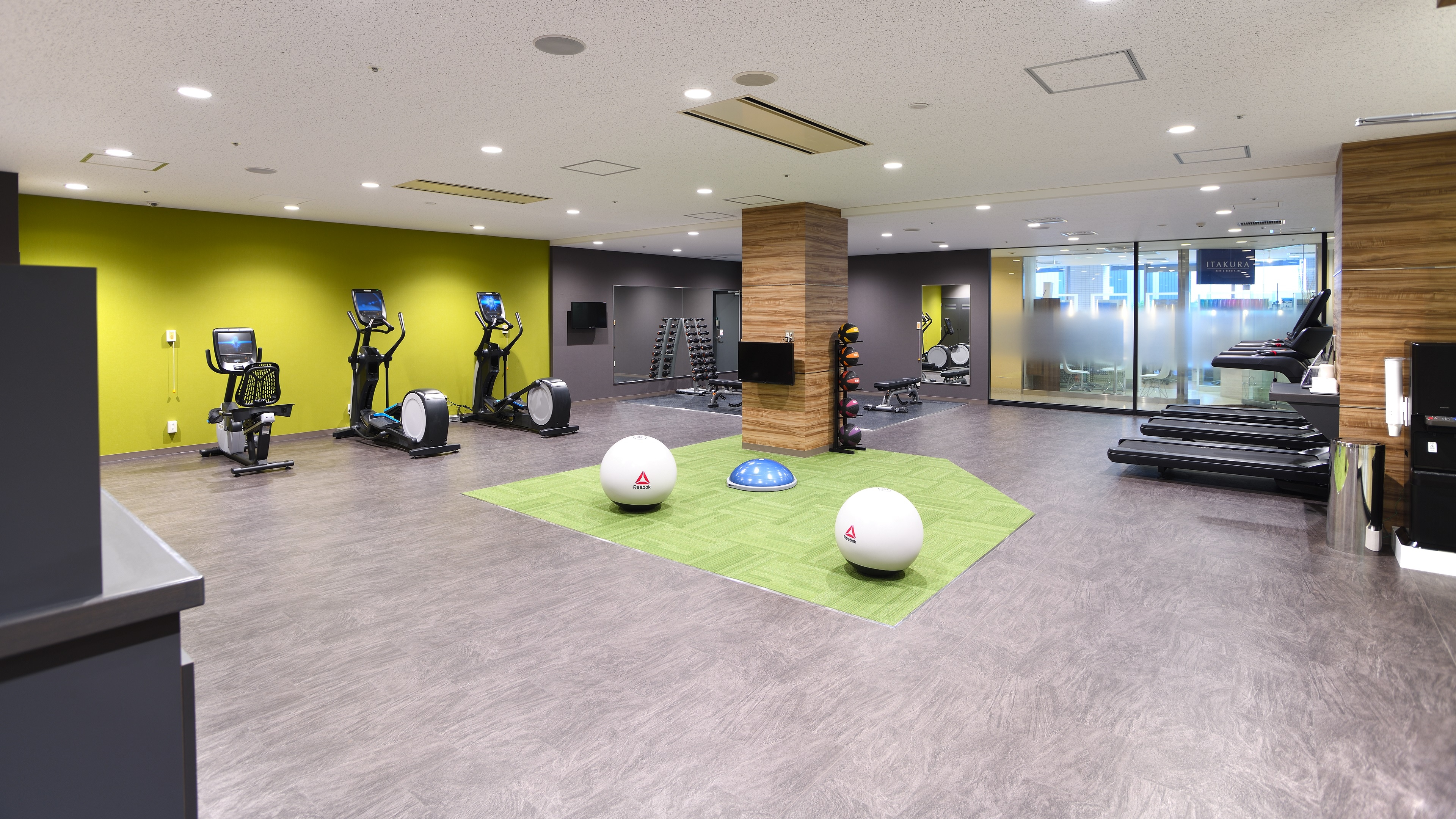 1F fitness (24 jam / untuk tamu hotel saja)