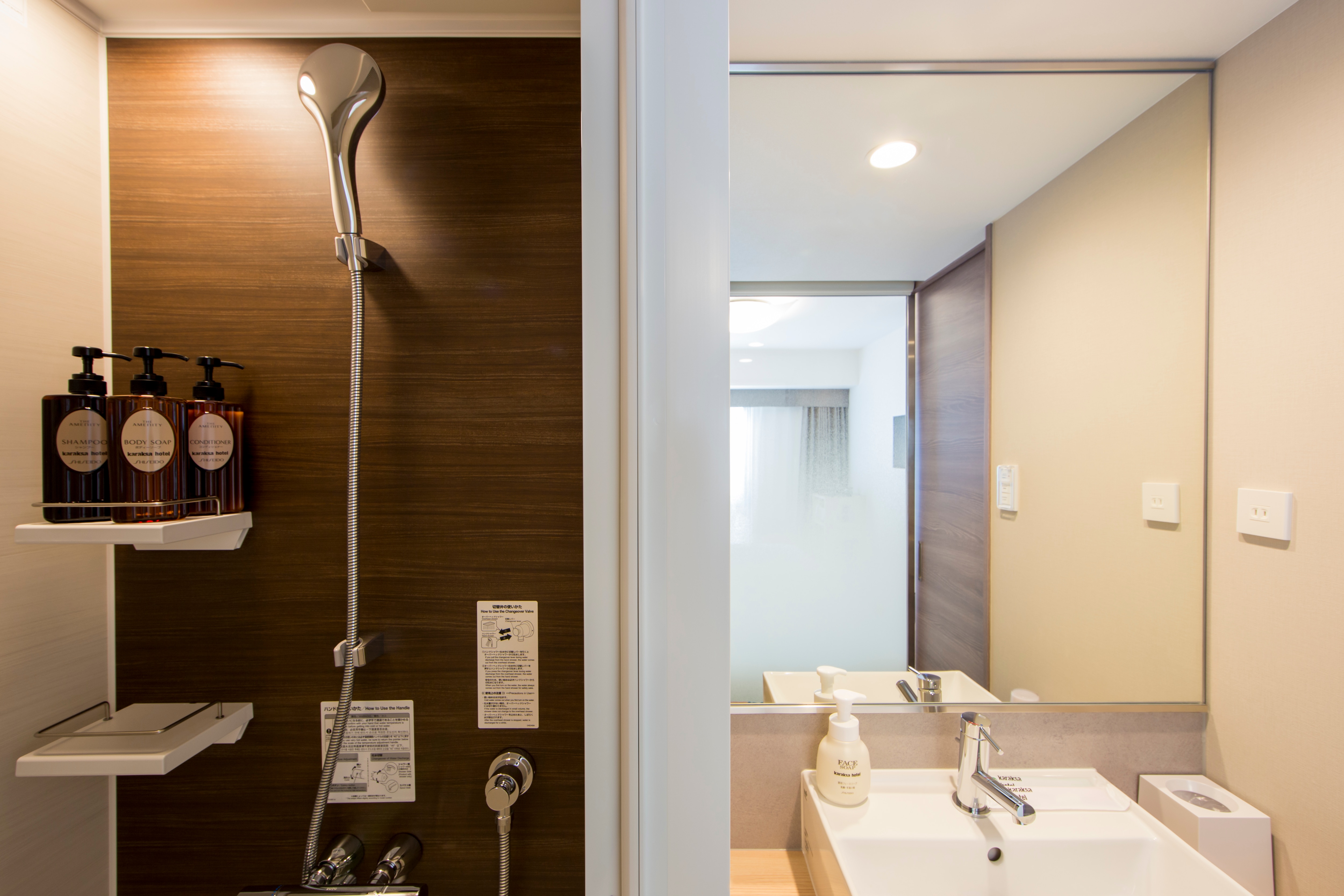 Shower room <All rooms have separate bath and toilet>