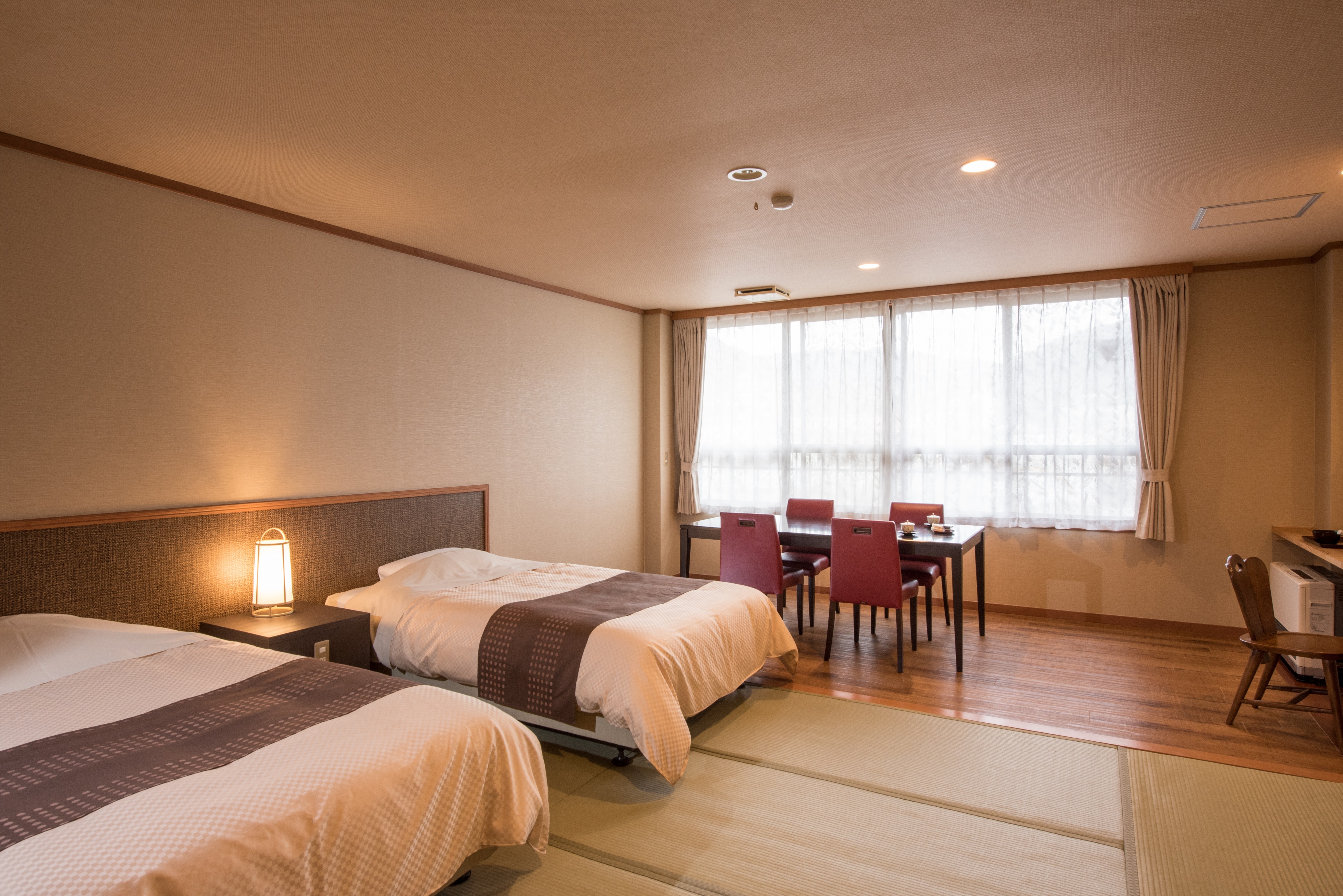 2 tempat tidur Kamar bergaya Jepang 10 tikar tatami + meja makan