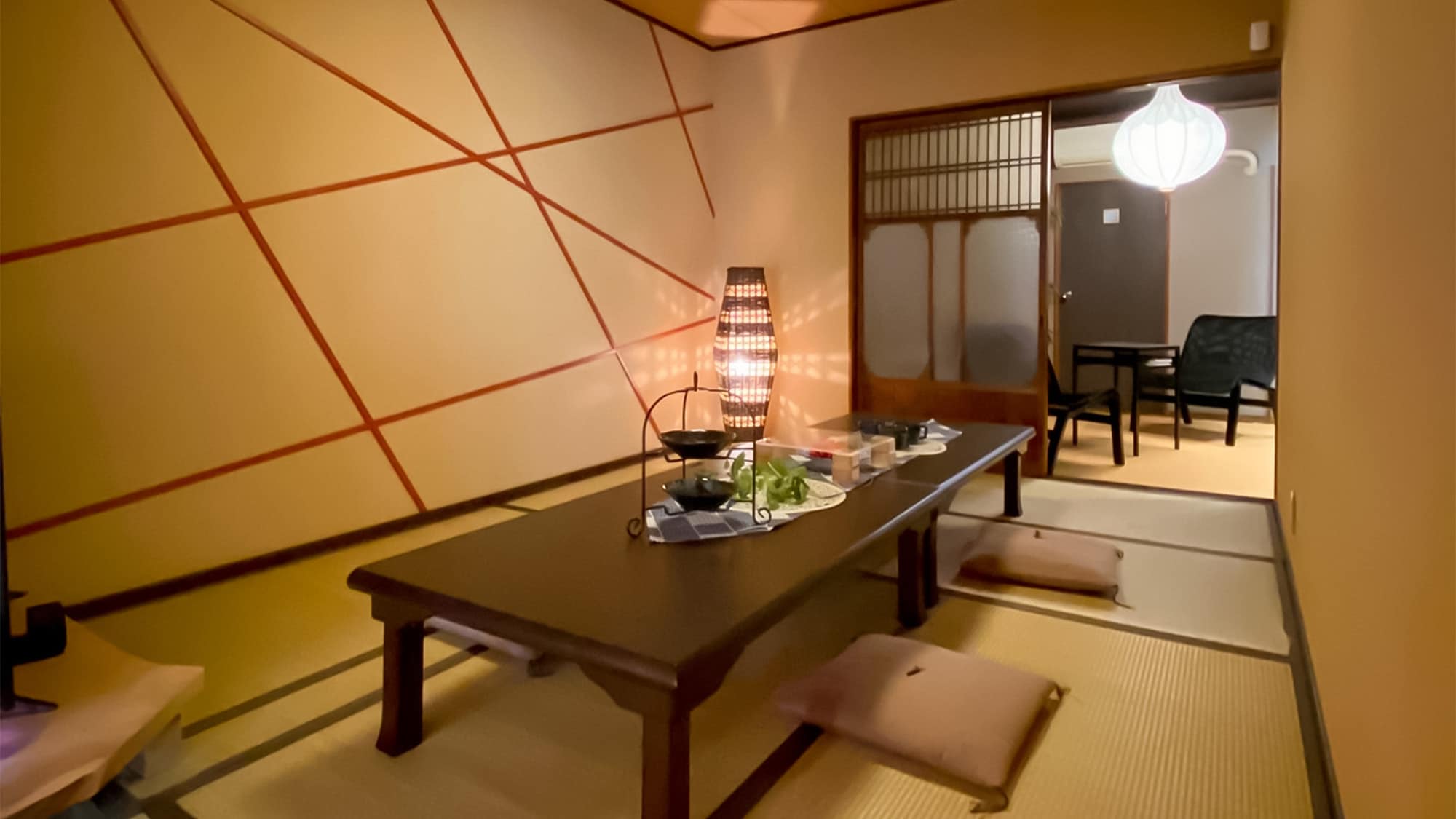 ・＜1F Japanese-style room＞We also have a dining space where everyone can have fun together.