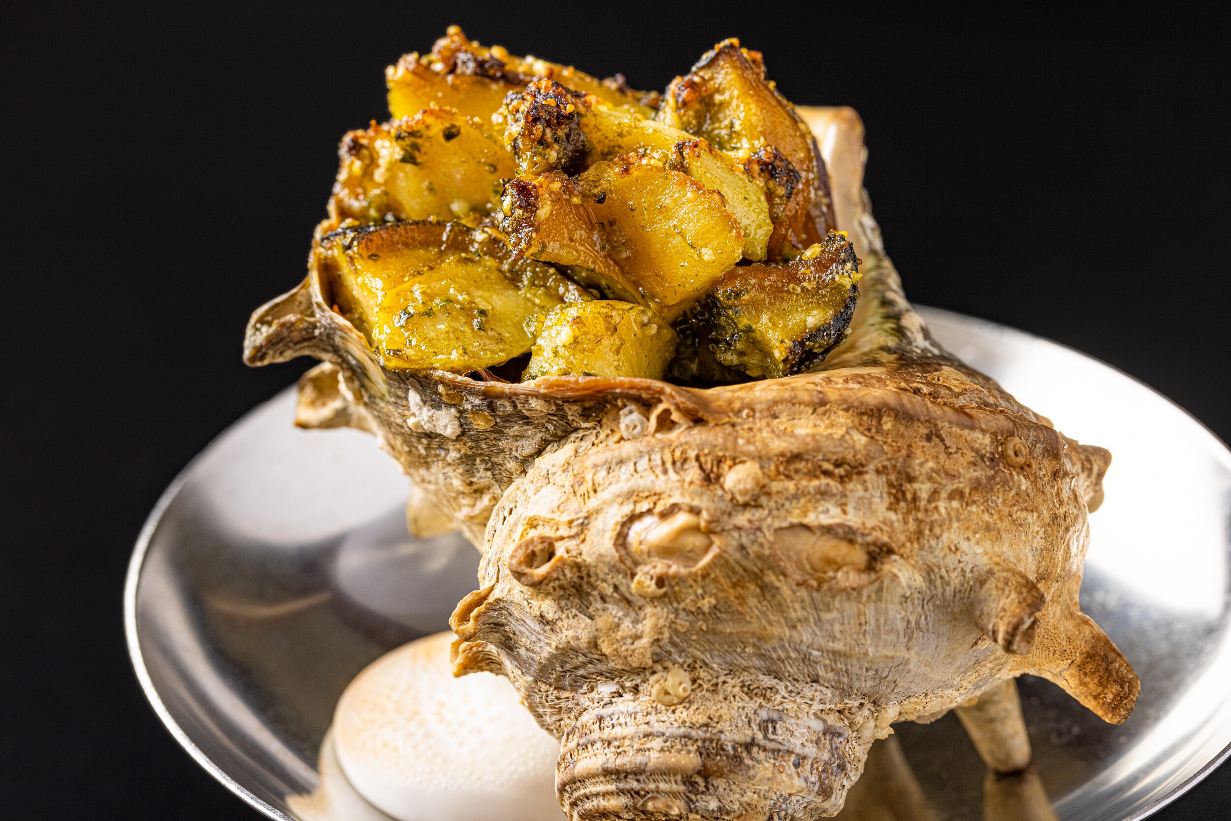 Popular Grilled Turban Shell with Basil Sauce