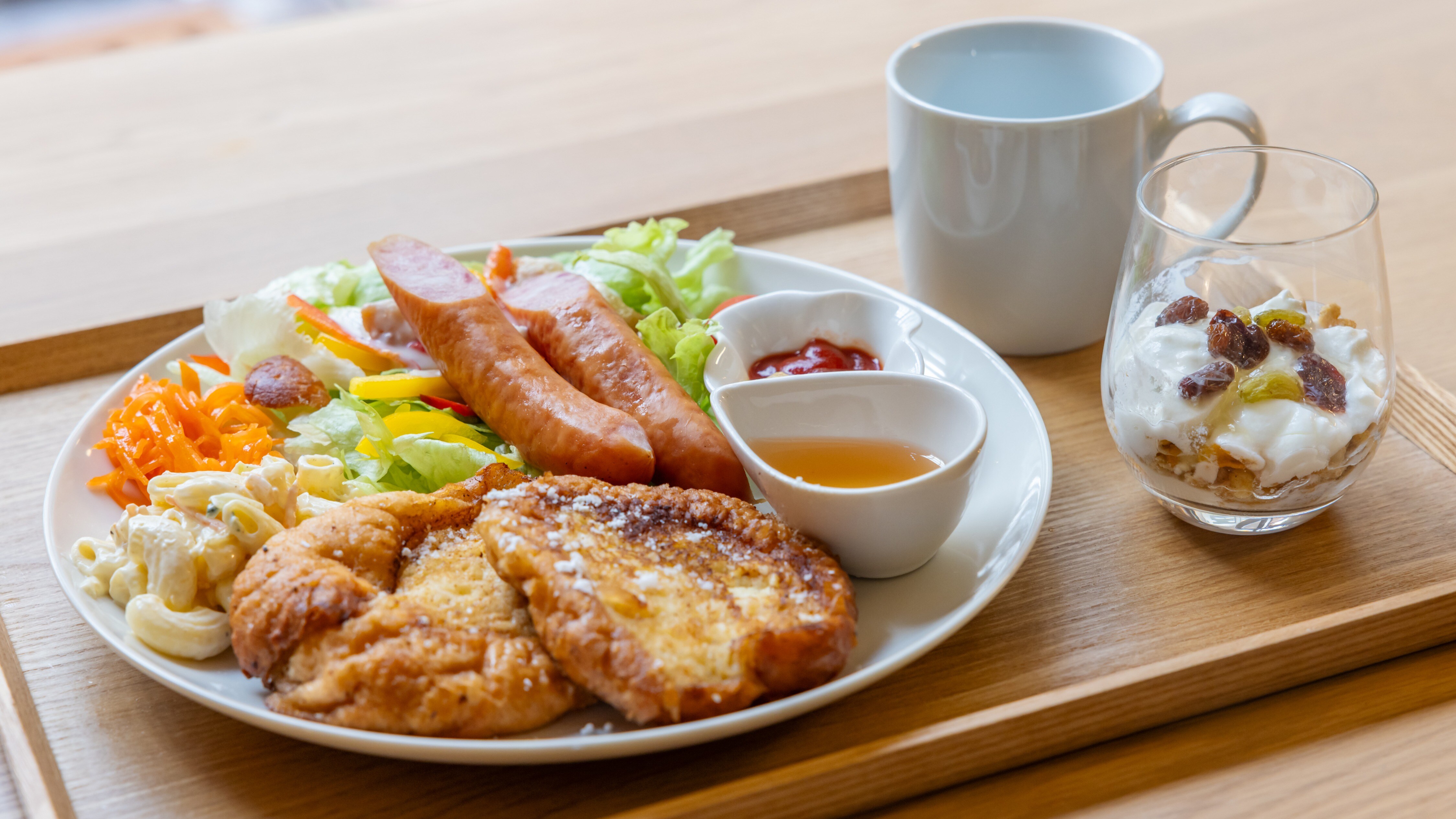 We offer Japanese and Western food for breakfast. (Examples of dishes)