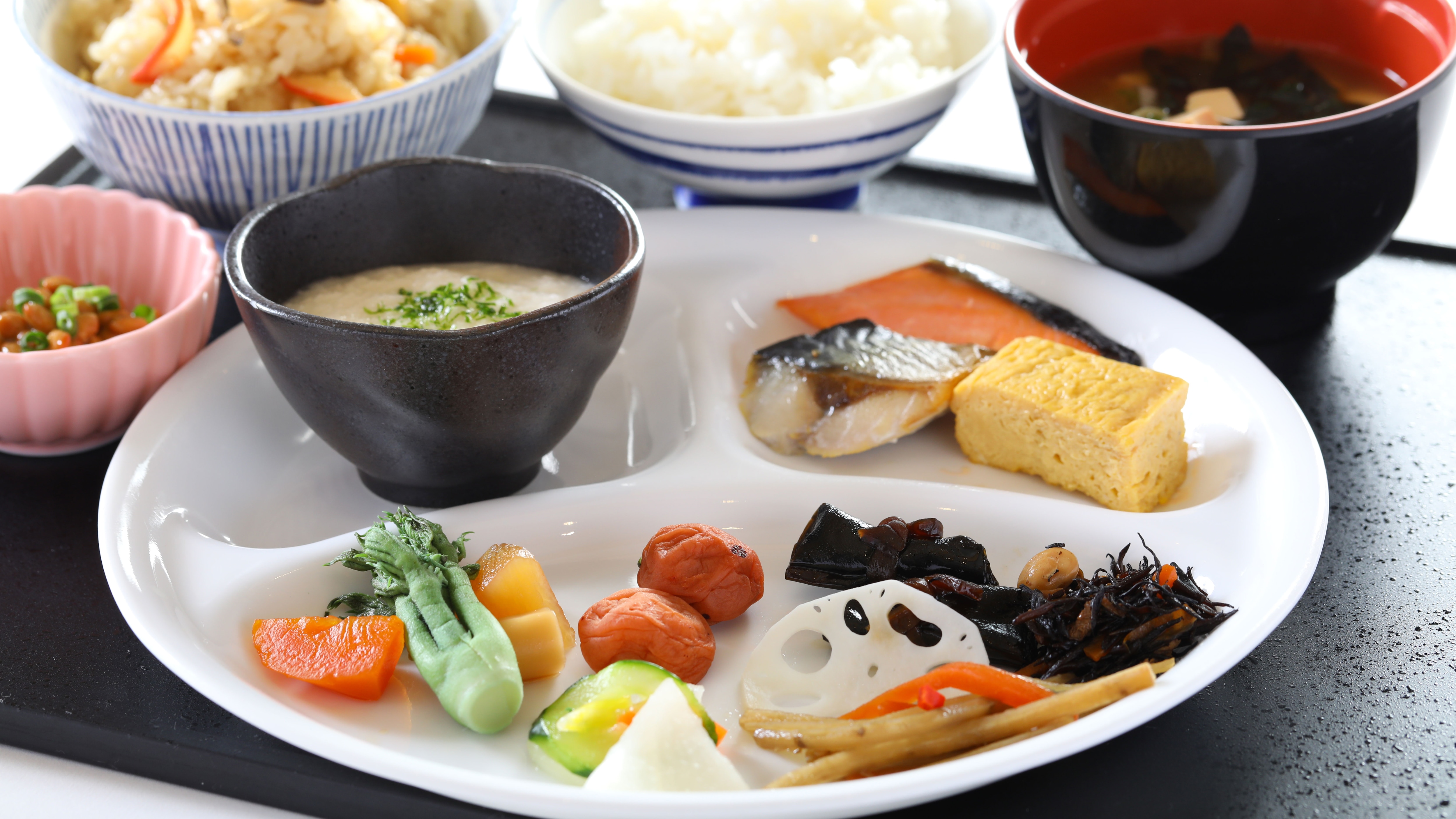 An example of serving breakfast
