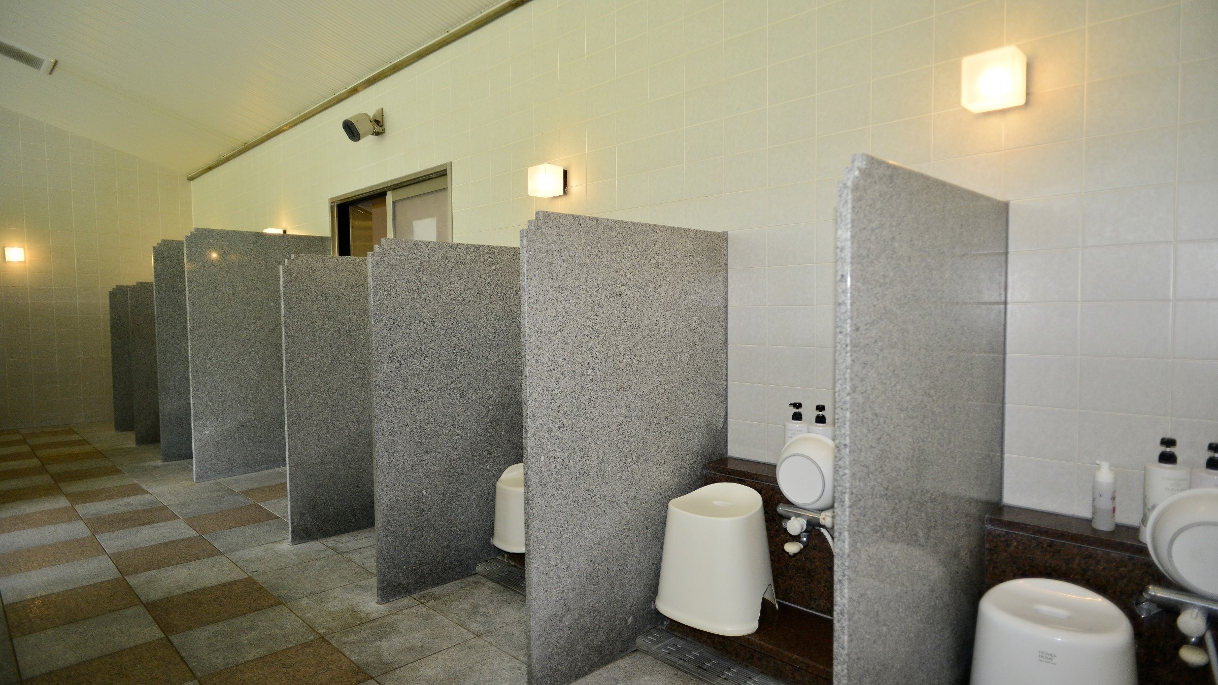 Men's bathroom washing area