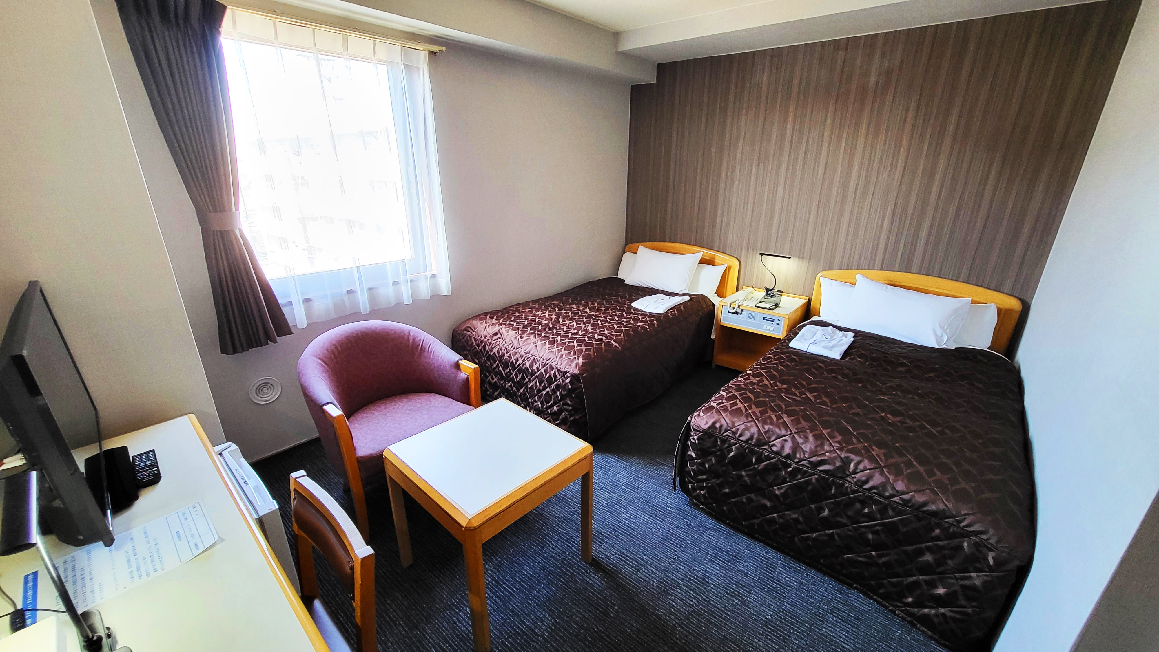 "Standard Twin Room"