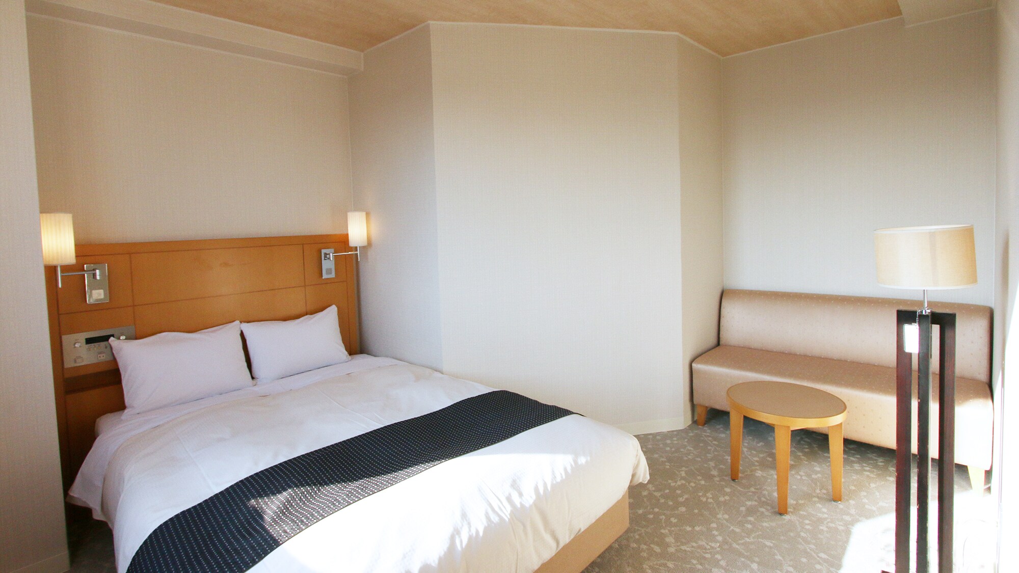 Double room (electronic cigarettes allowed)