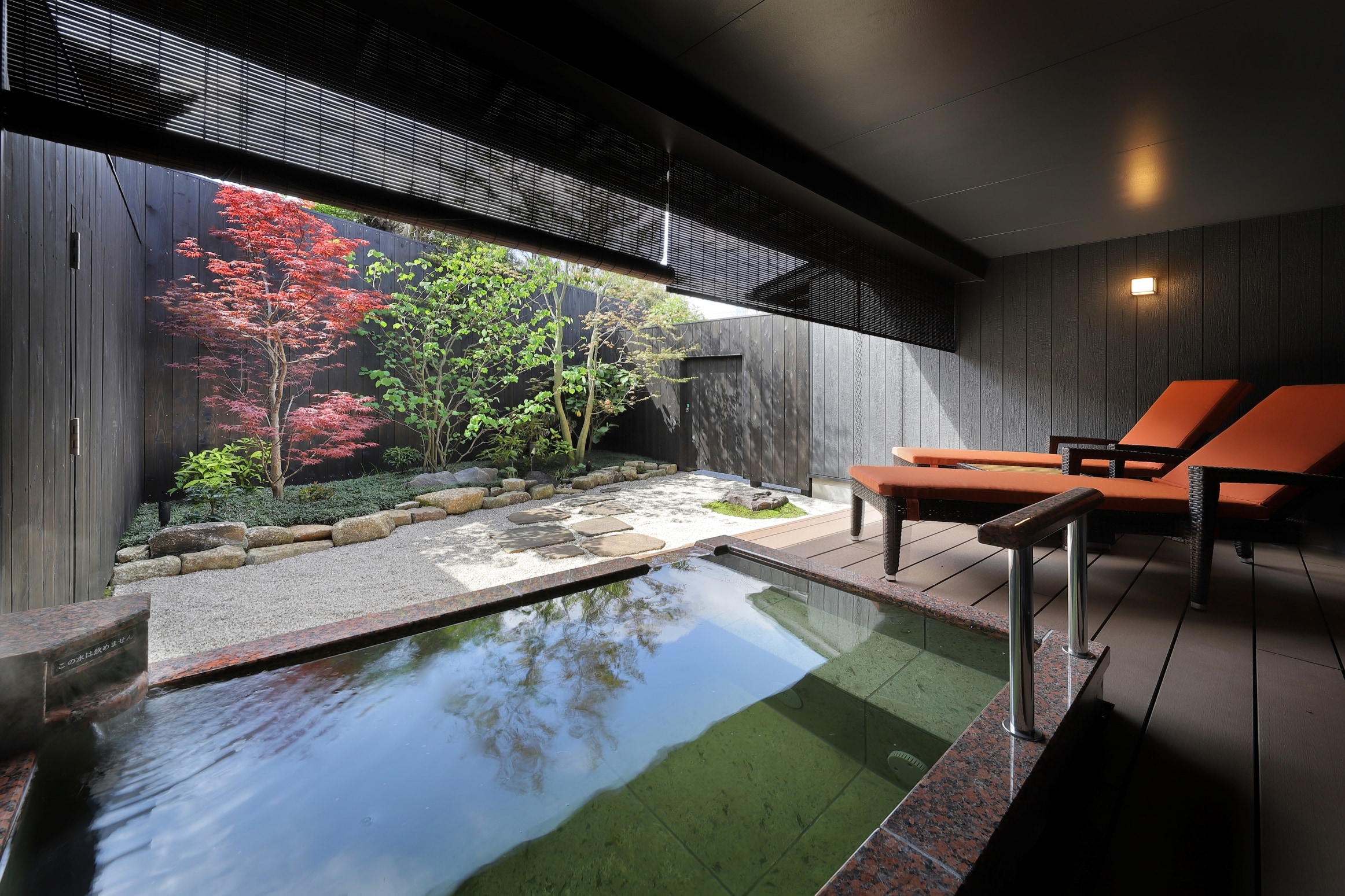 Guest room with garden and open-air bath