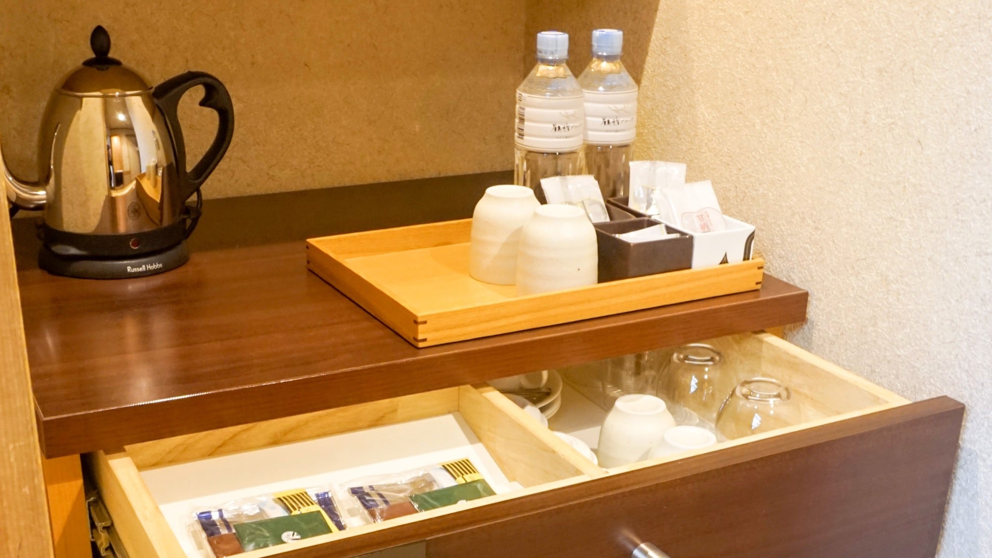 [山边]日式房间（淋浴间）/配备齐全的锅和玻璃杯（图片）