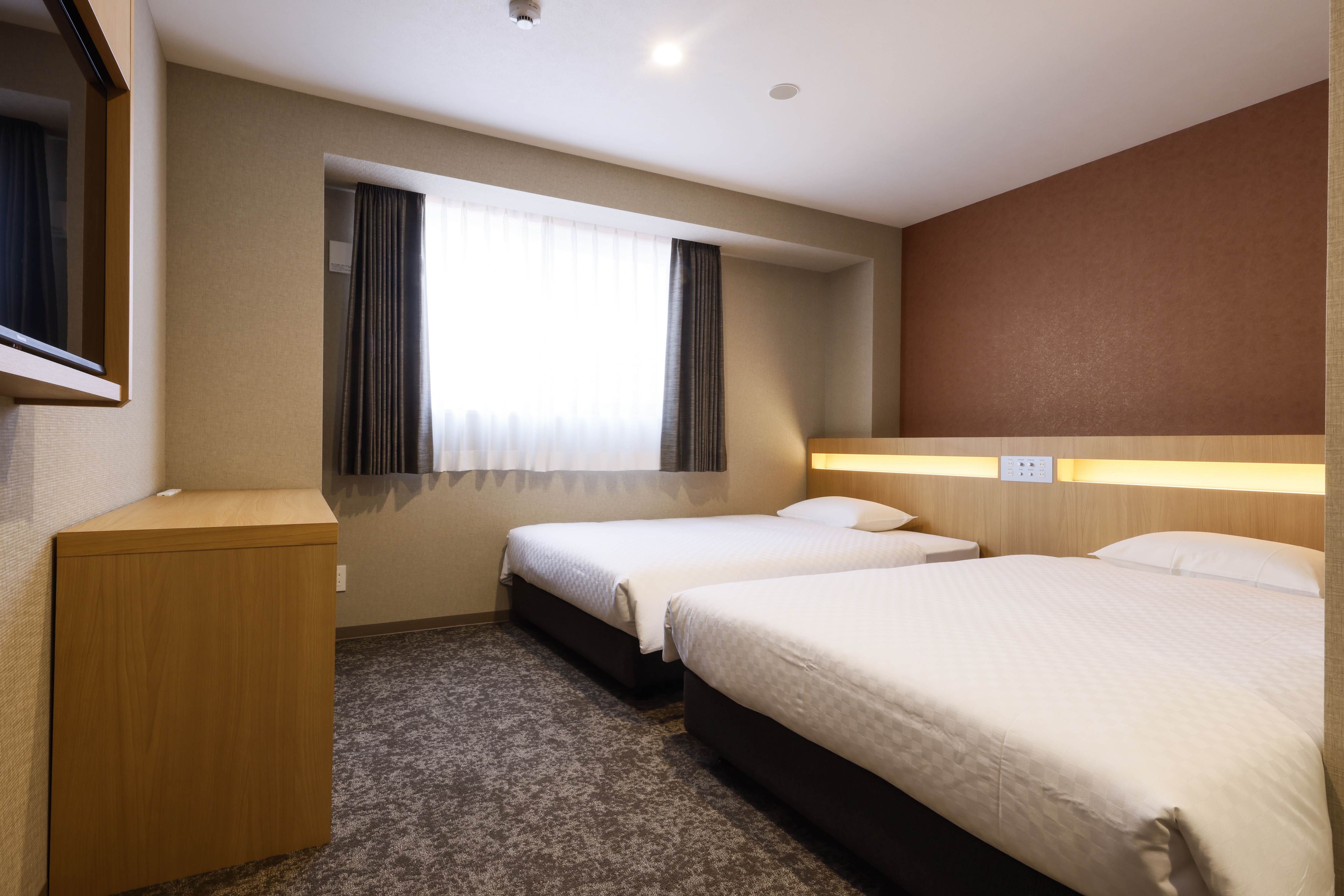 Semi-double twin room