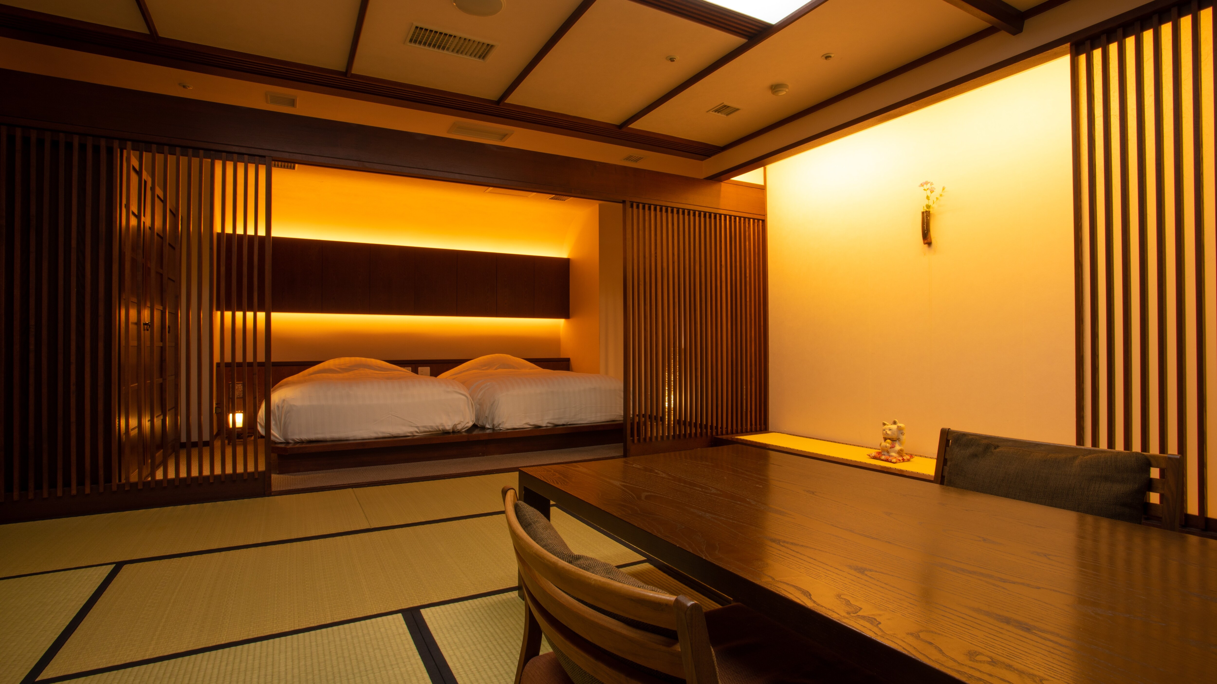 [River side] Japanese-Western style special room with a semi-open-air bath with natural hot spring water