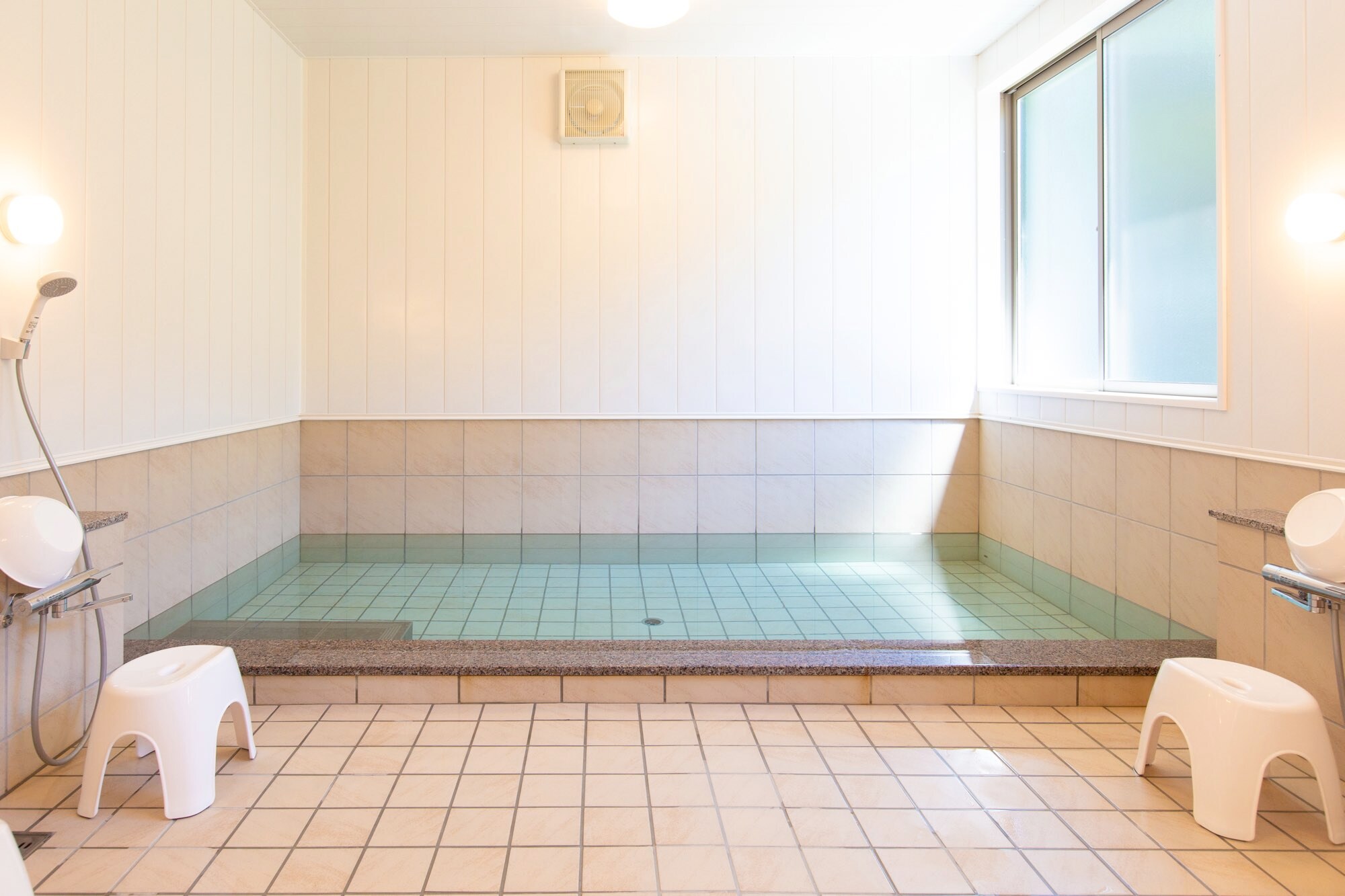 Hot spring large communal bath (women's bath)