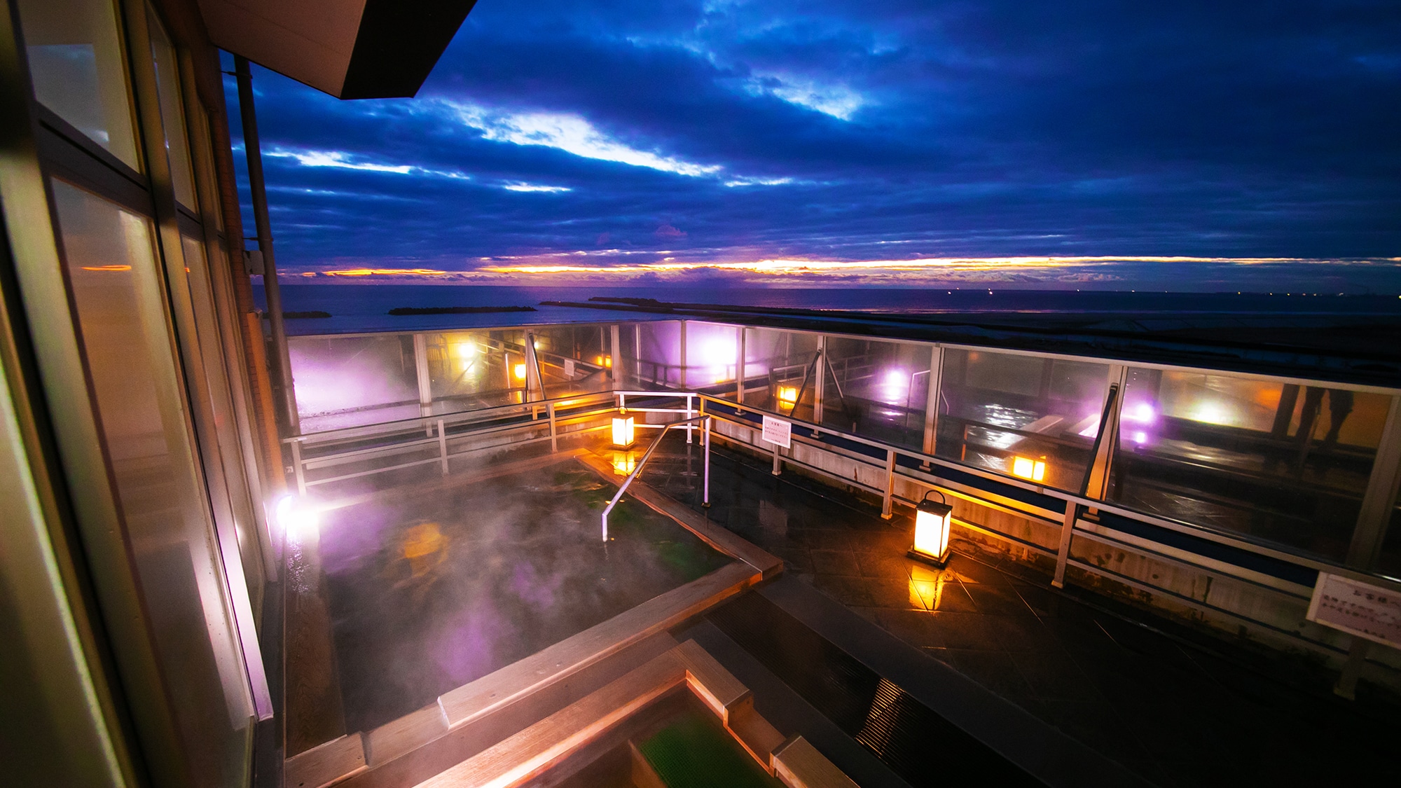 [Open-air bath - Cypress bath]