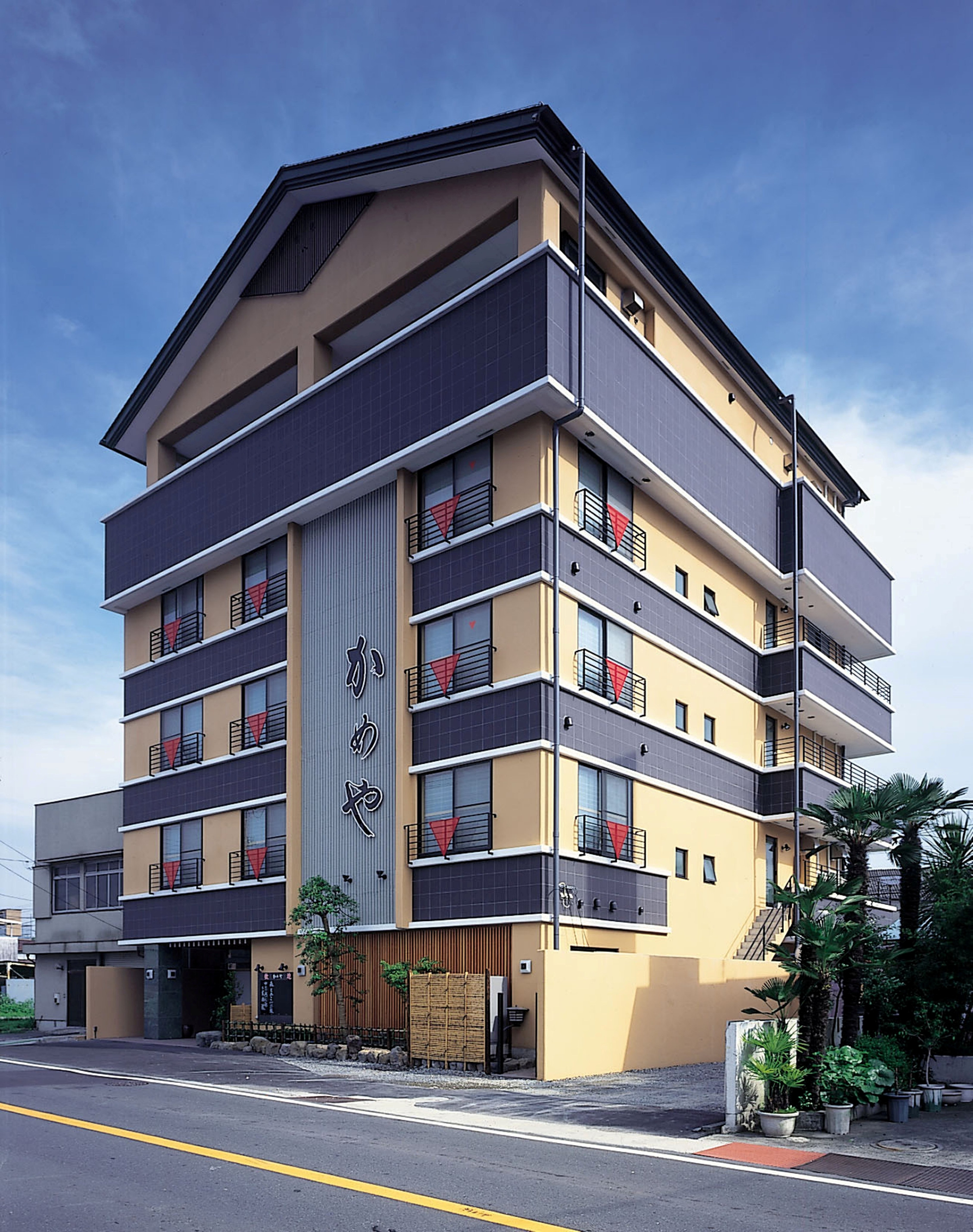 Kameya Ryokan - A hotel with a panoramic bath overlooking Mt. Fuji - Exterior photo