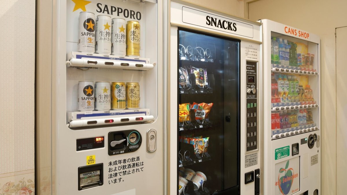 Vending machine (1st floor lobby)