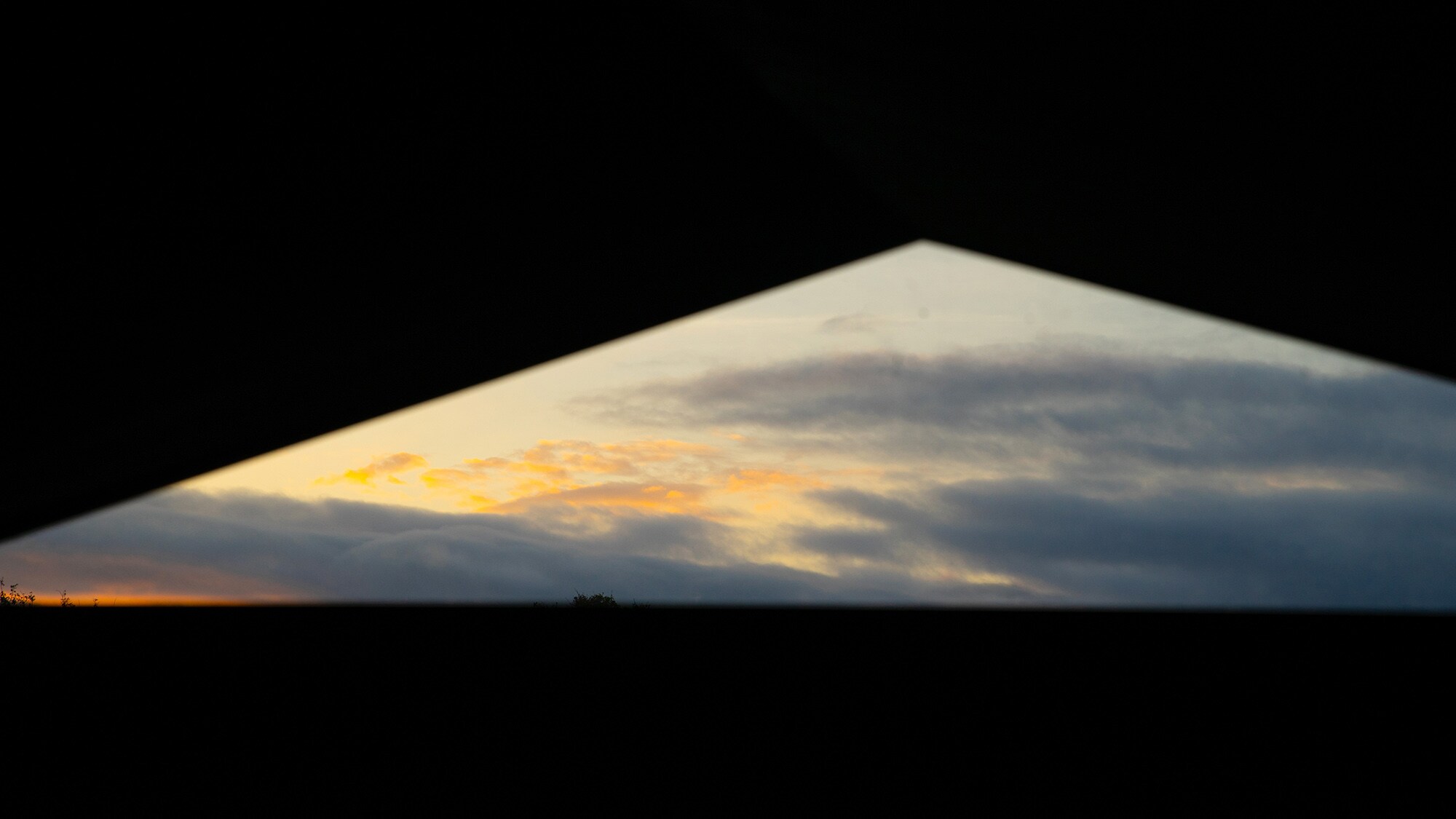 ・[Living room: View] An autumn evening that looks like a canvas