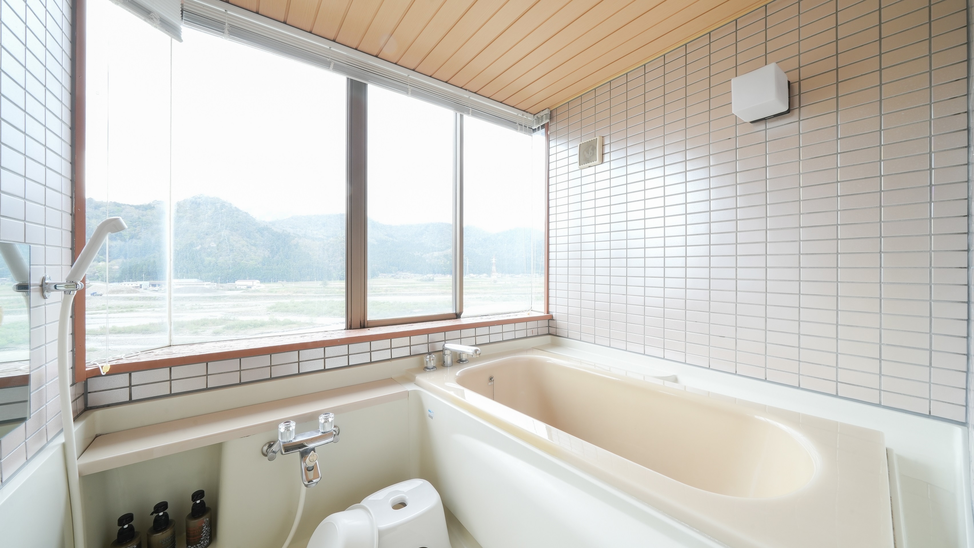 [Không hút thuốc] Phòng Deluxe 2 giường đơn ở tầng trên cùng (phía Himekawa) (55㎡)