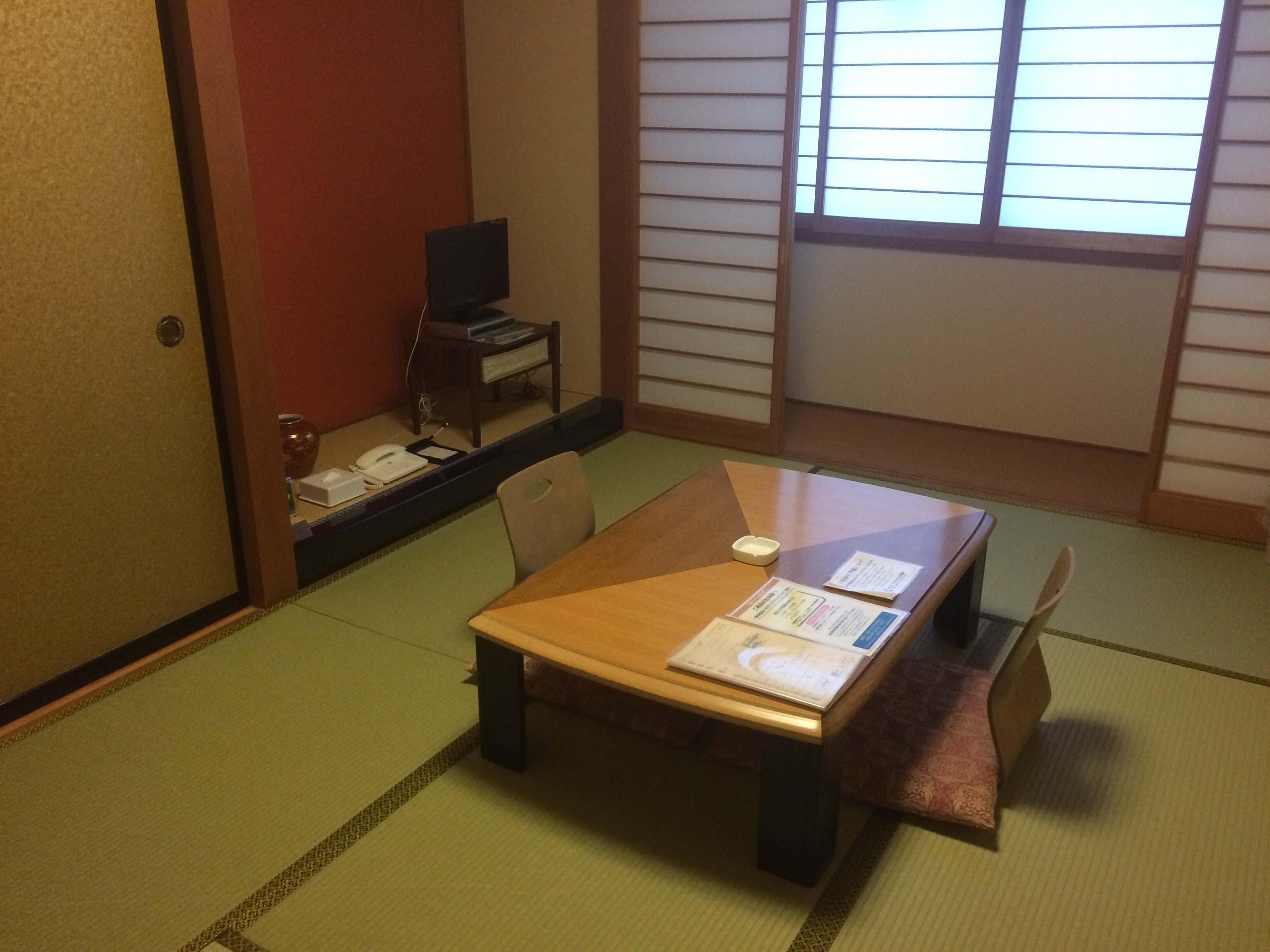 Japanese-style room: 6 tatami mats① Smoking room only