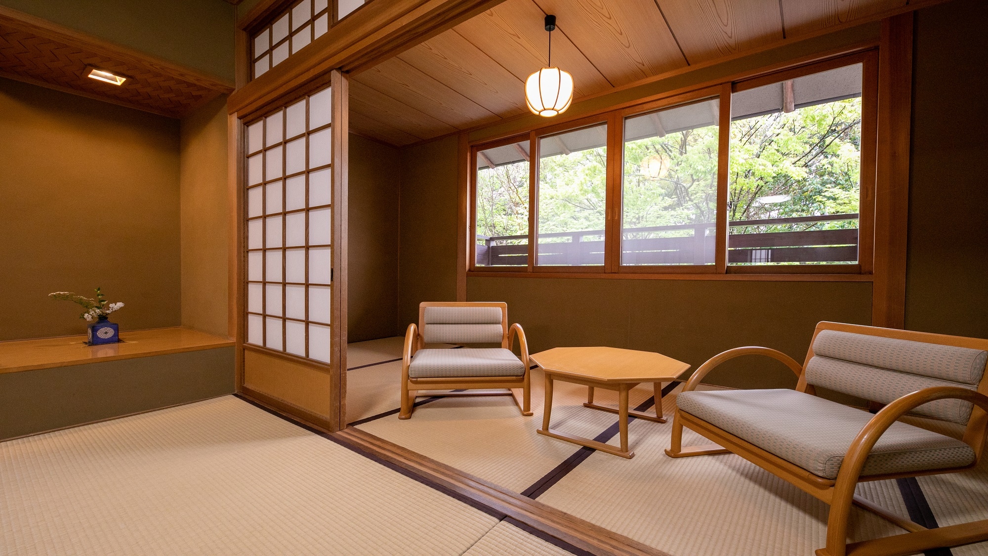 Guest room with indoor bath